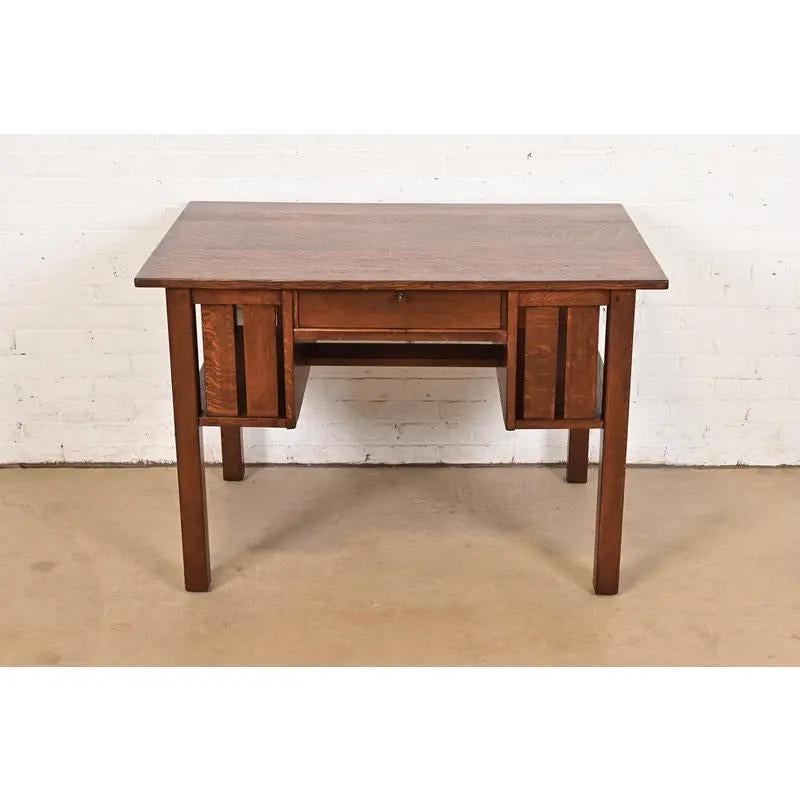 L. & J. G. Stickley Antiker Arts & Crafts-Schreibtisch aus Eichenholz im Missionsstil, neu lackiert (amerikanisch) im Angebot