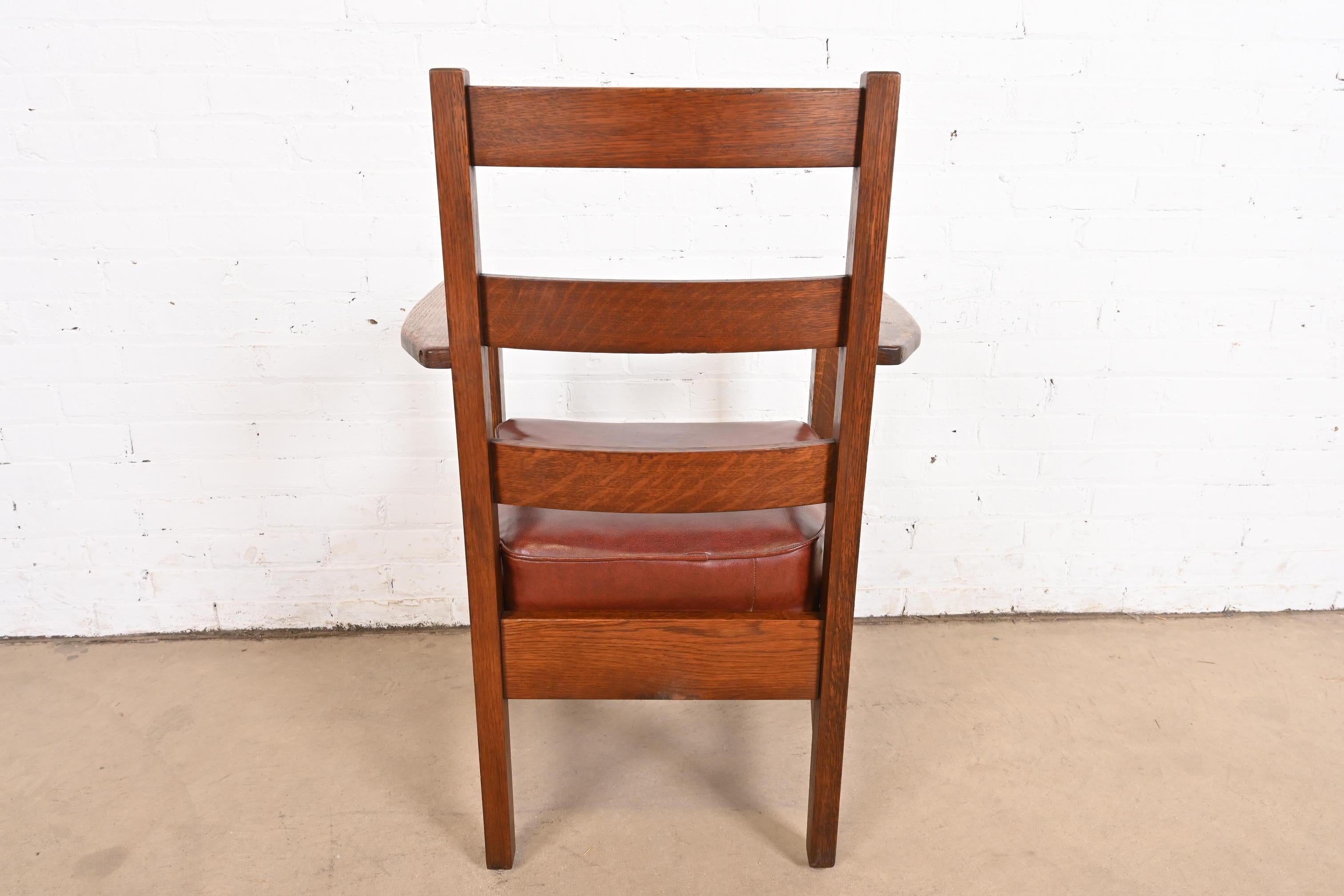 L. & J. G. Stickley Sillón antiguo Mission Arts & Crafts de roble con respaldo de escalera en venta 4