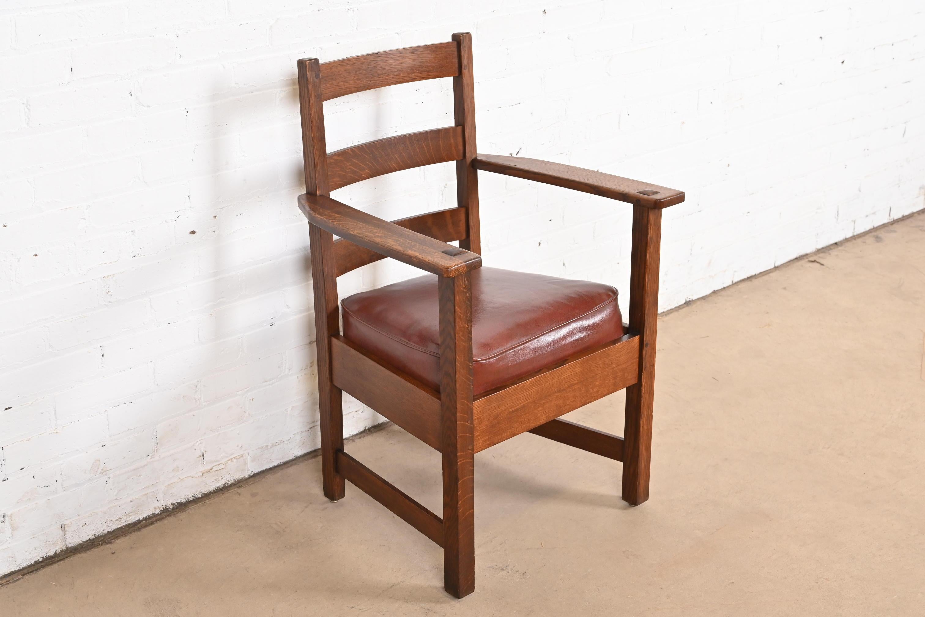L. & J. G. Stickley Sillón antiguo Mission Arts & Crafts de roble con respaldo de escalera en Bueno estado para la venta en South Bend, IN