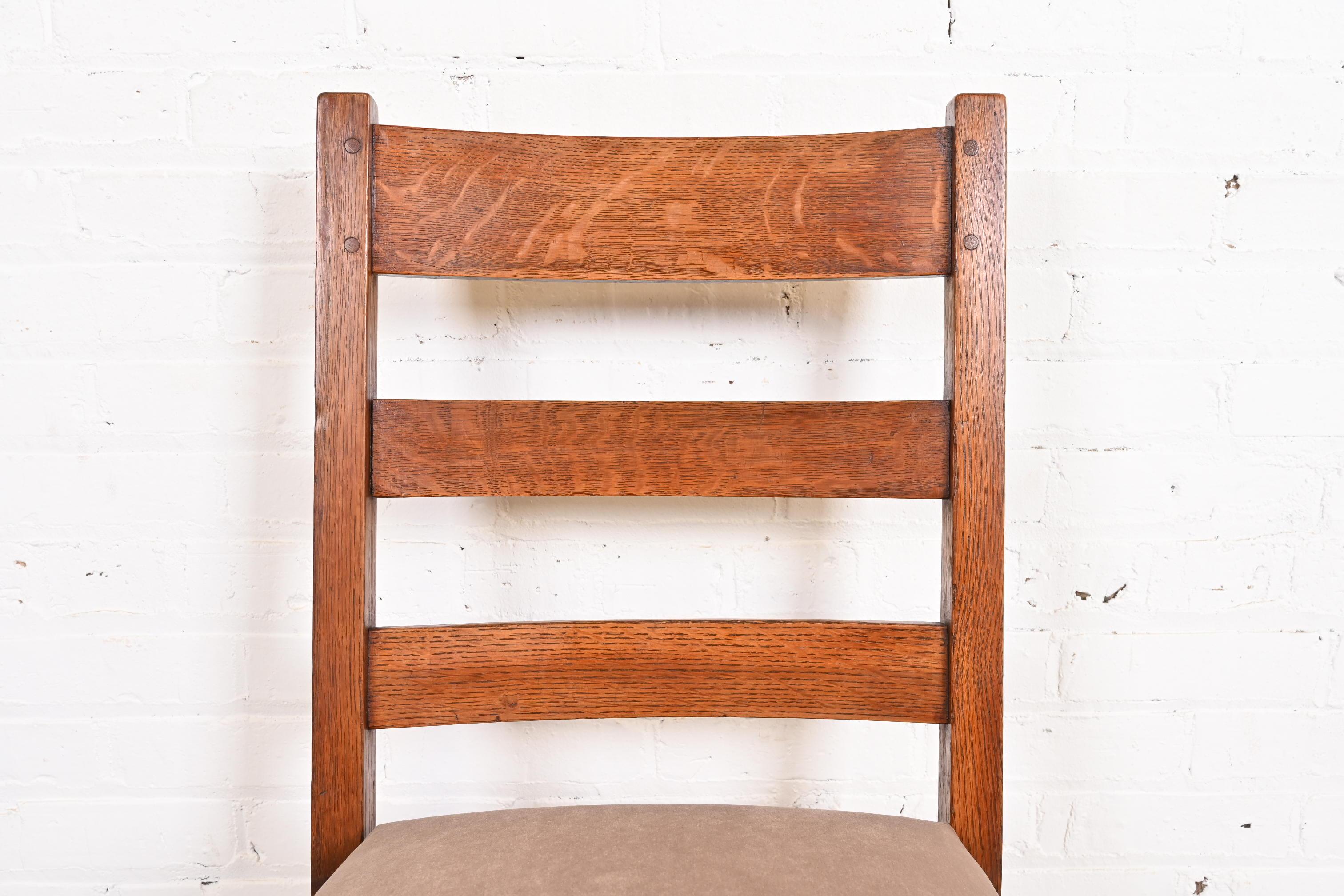XX secolo L.L.A. e G.G. Stickley Sedie da pranzo con schienale a scaletta in Oak Mission Arts & Crafts in vendita