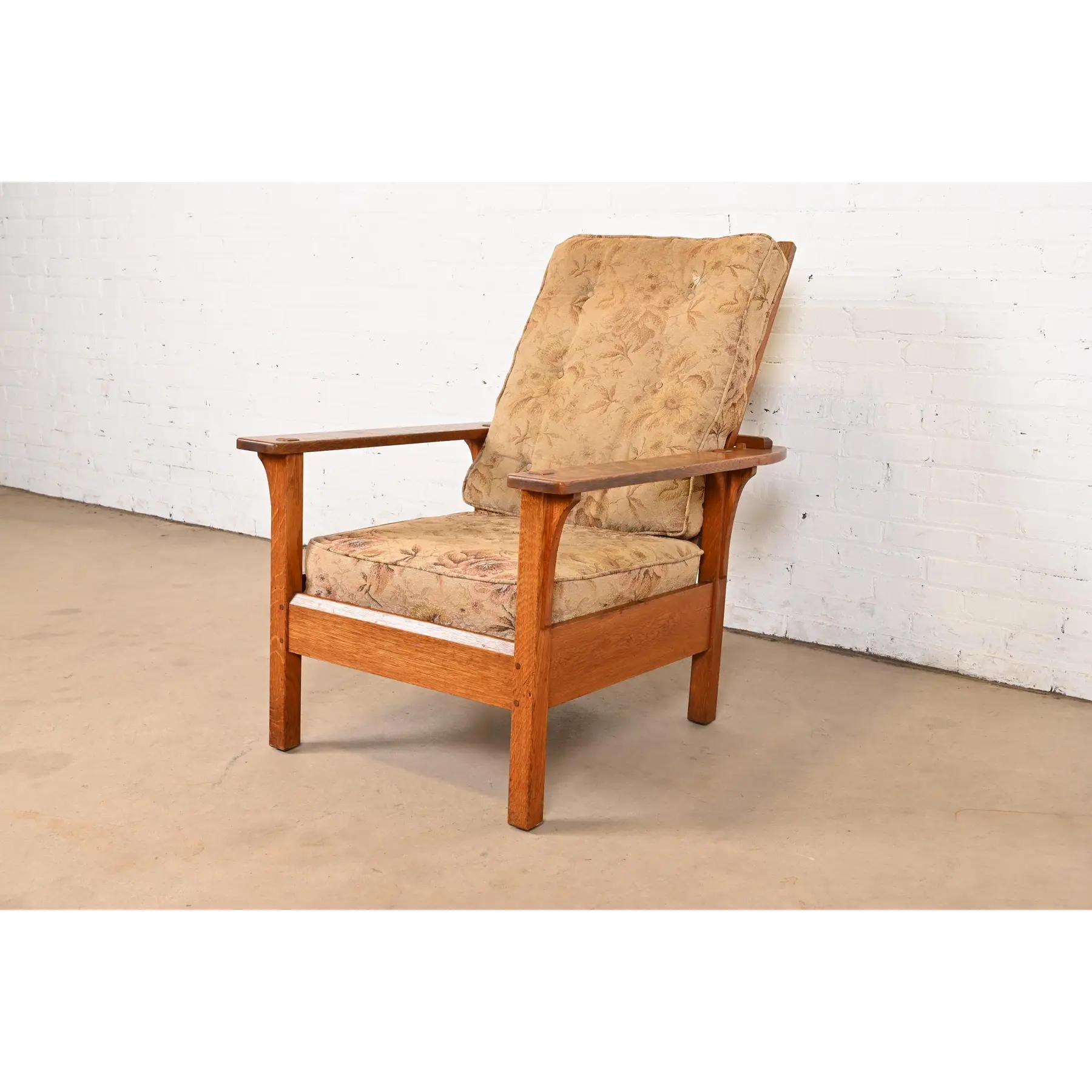A gorgeous antique Mission or Arts & Crafts period Morris reclining lounge chair

By L. & J.G. Stickley

USA, Circa 1900

Solid quarter sawn oak frame, with upholstered seat and back cushions.

Measures: 29.25