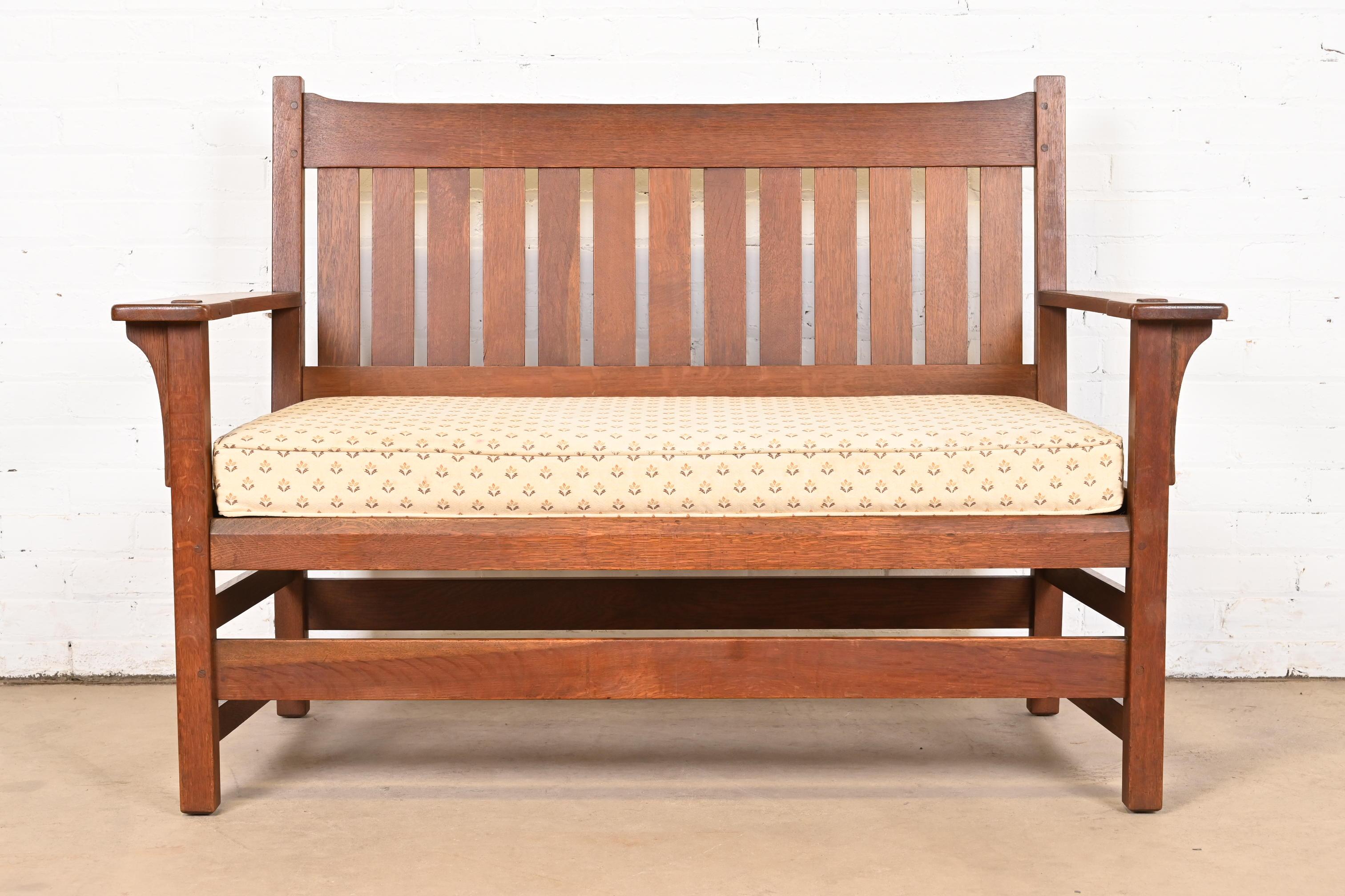 L. & J. G. Stickley Antikes Missions-Sessel oder Loveseat aus Eichenholz im Arts and Crafts-Stil (amerikanisch) im Angebot