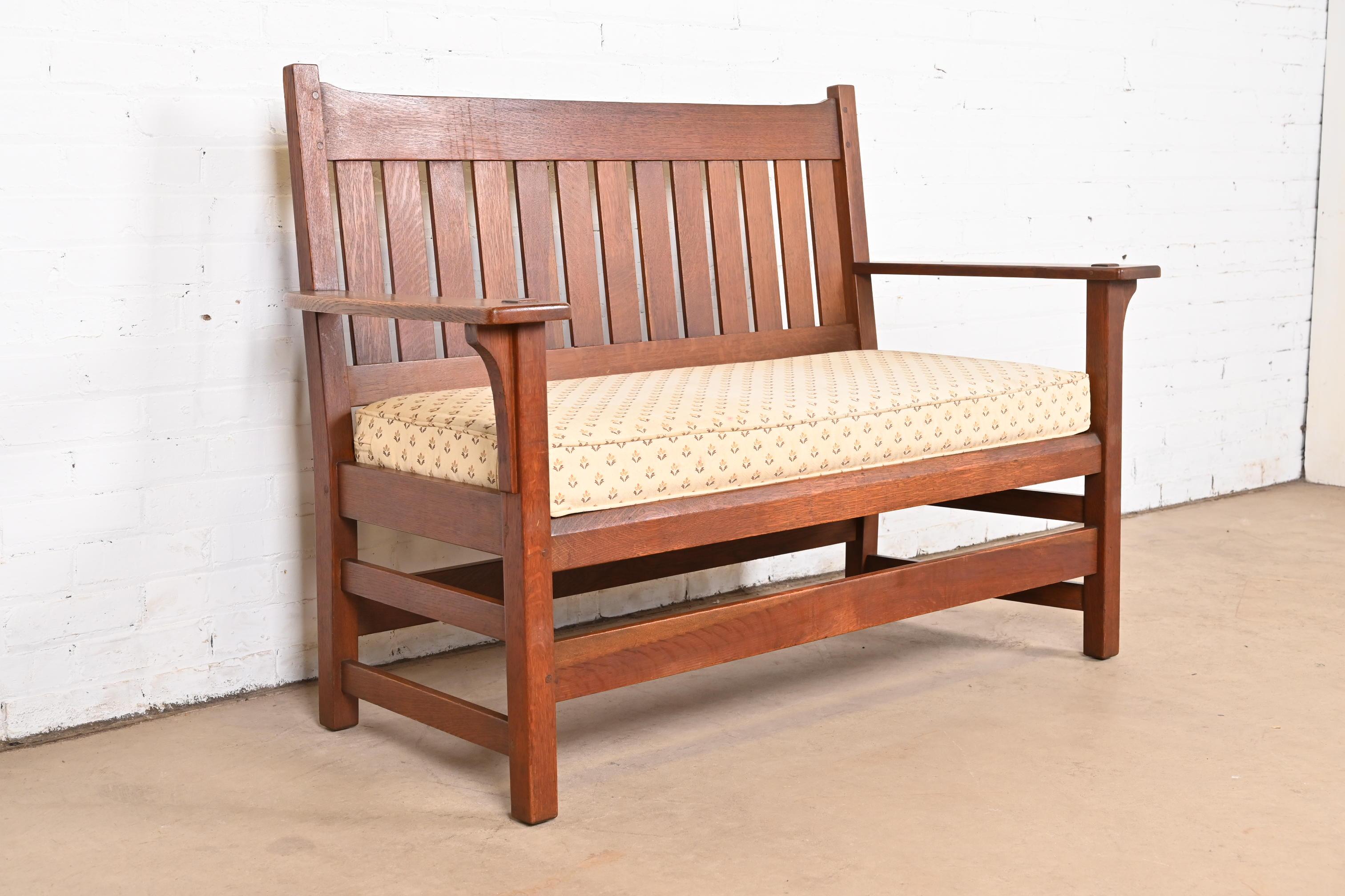 L. & J. G. Stickley Antikes Missions-Sessel oder Loveseat aus Eichenholz im Arts and Crafts-Stil (Polster) im Angebot