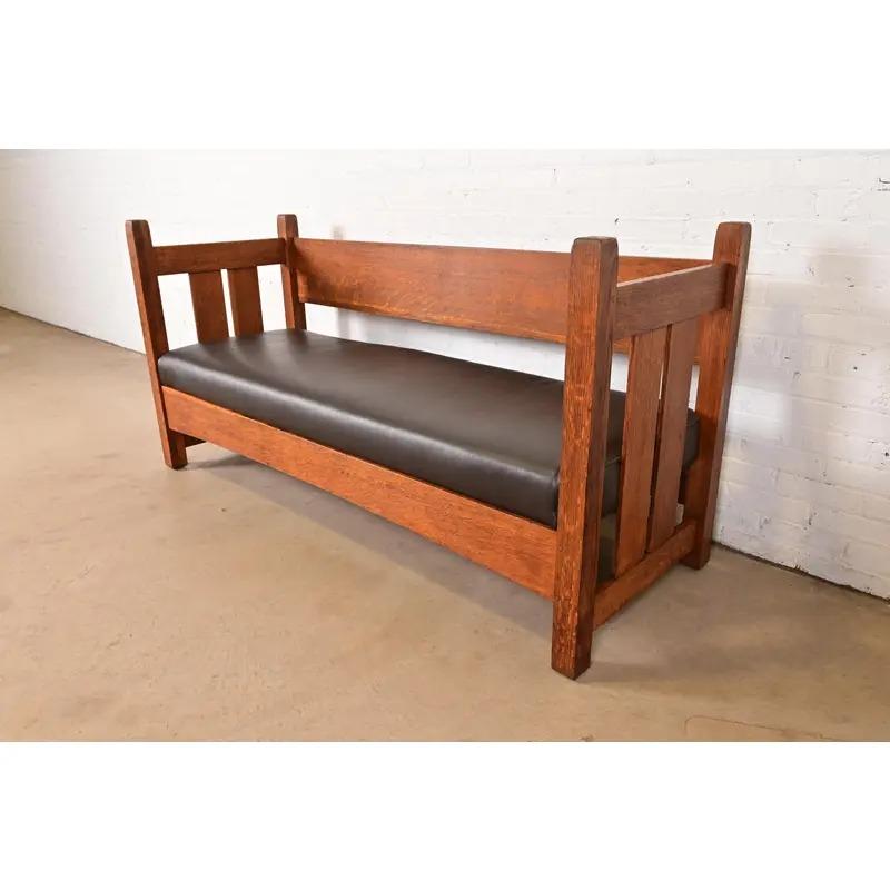 L. & J. G. Stickley Antique Mission Oak Arts & Crafts Settle Sofa, Circa 1910 en vente 3