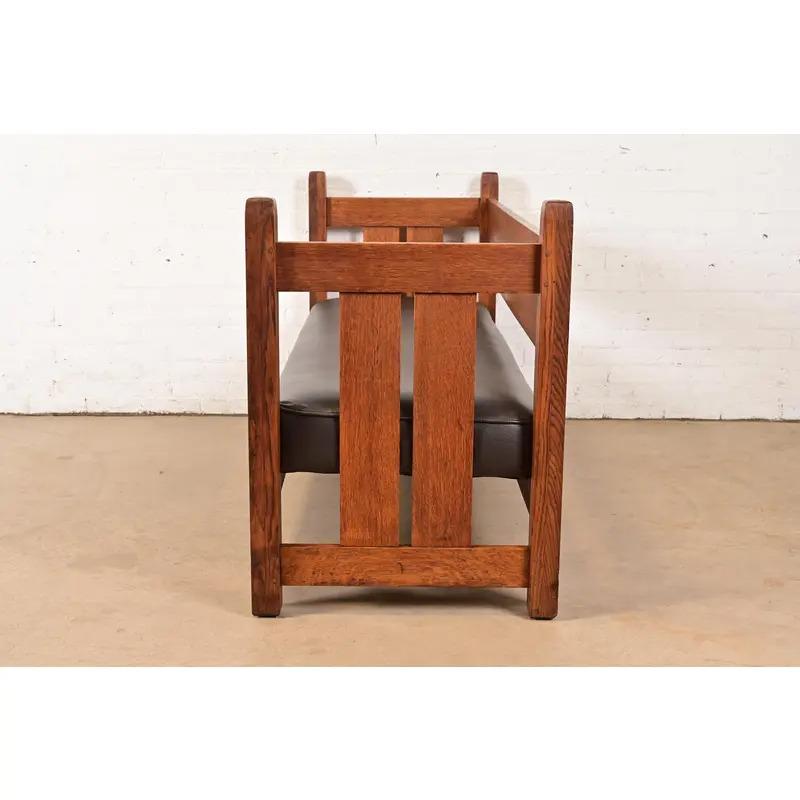 L. & J. G. Stickley Antique Mission Oak Arts & Crafts Settle Sofa, Circa 1910 en vente 4