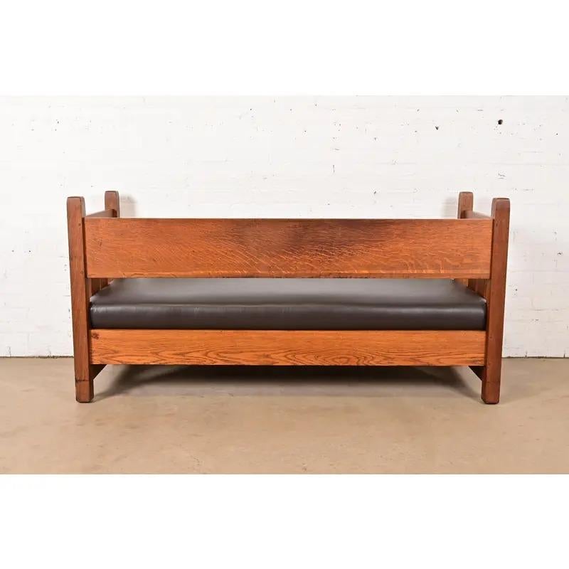 L. & J. G. Stickley Antique Mission Oak Arts & Crafts Settle Sofa, Circa 1910 en vente 5