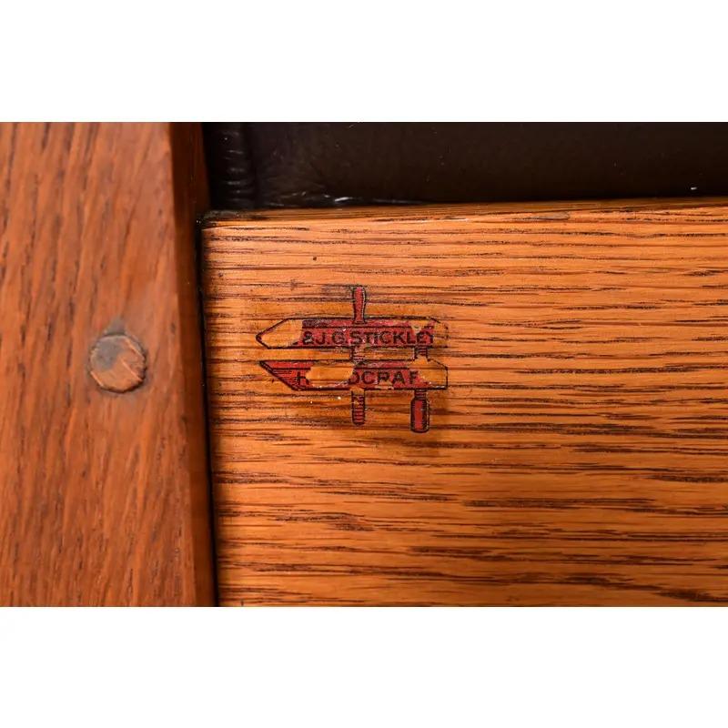 L. & J. G. Stickley Antique Mission Oak Arts & Crafts Settle Sofa, Circa 1910 en vente 6