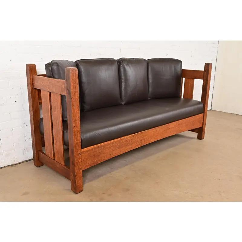 L. & J. G. Stickley Antique Mission Oak Arts & Crafts Settle Sofa, Circa 1910 Bon état - En vente à South Bend, IN