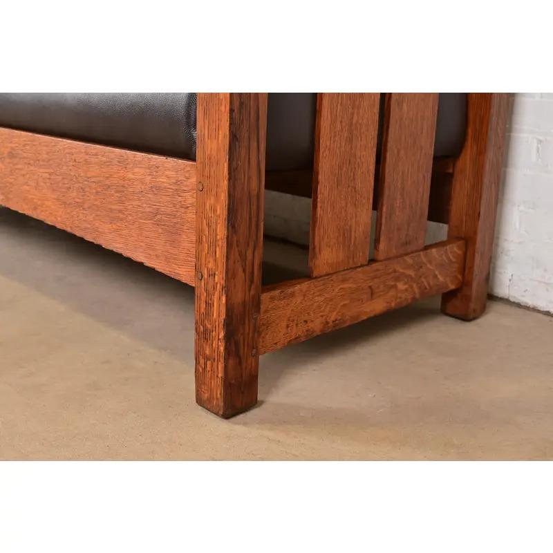 L. & J. G. Stickley Antique Mission Oak Arts & Crafts Settle Sofa, Circa 1910 en vente 1