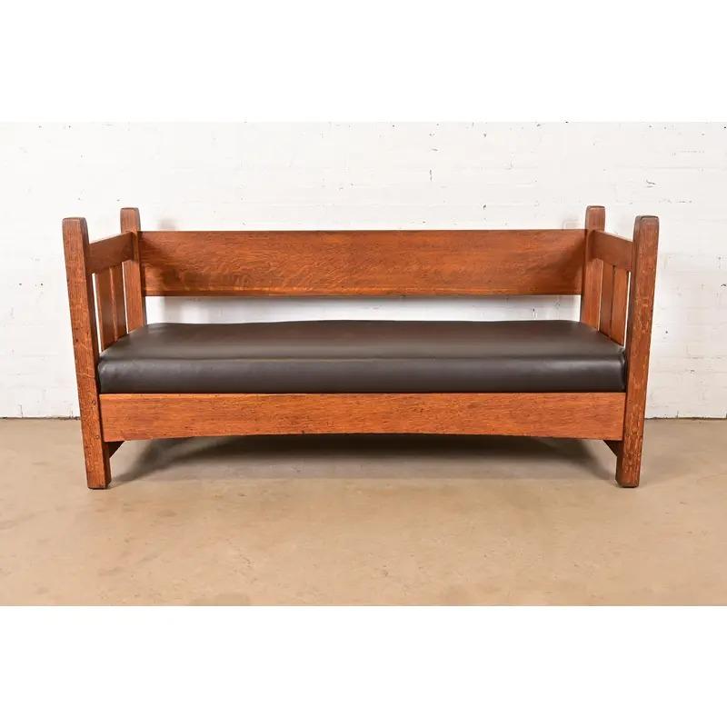 L. & J. G. Stickley Antique Mission Oak Arts & Crafts Settle Sofa, Circa 1910 en vente 2