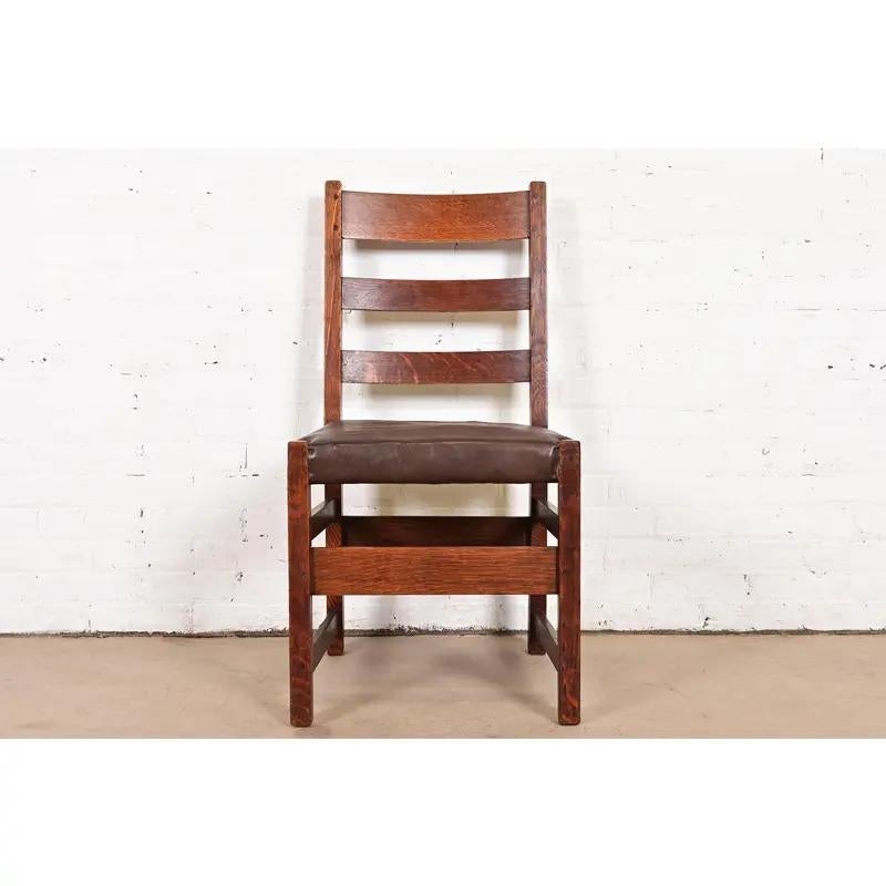 L. & J. G. Stickley Silla auxiliar antigua Mission Arts & Crafts de roble, circa 1910 Artes y manualidades en venta