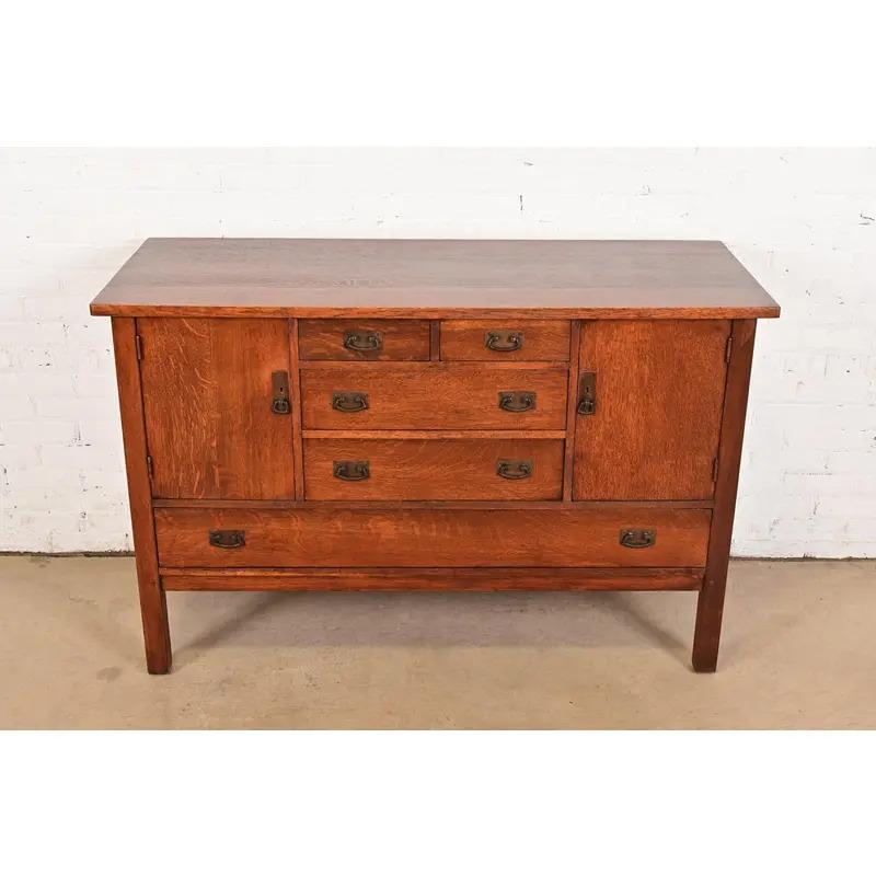 Arts and Crafts L. & J. G. Stickley Antique Mission Oak Arts & Crafts Sideboard, Circa 1910 en vente