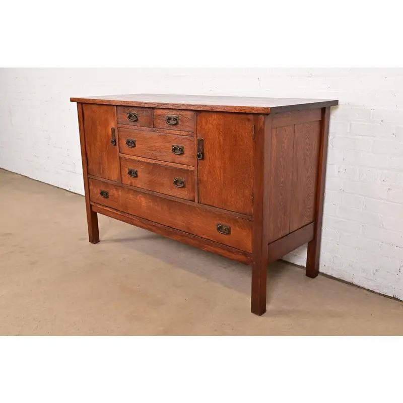 Américain L. & J. G. Stickley Antique Mission Oak Arts & Crafts Sideboard, Circa 1910 en vente