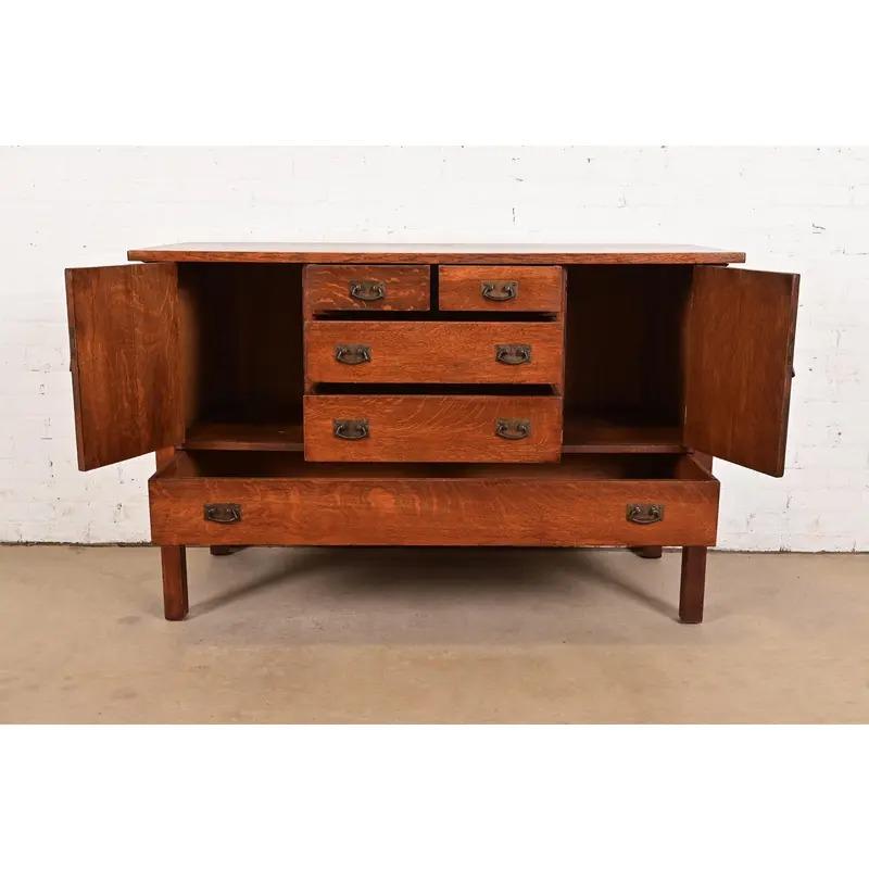 20ième siècle L. & J. G. Stickley Antique Mission Oak Arts & Crafts Sideboard, Circa 1910 en vente