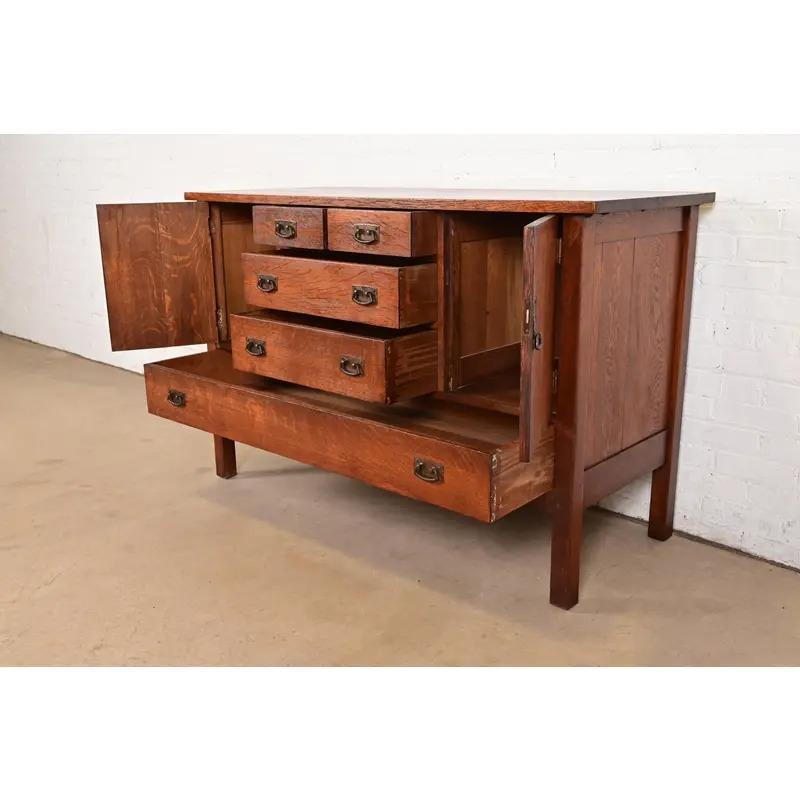 Cuivre L. & J. G. Stickley Antique Mission Oak Arts & Crafts Sideboard, Circa 1910 en vente