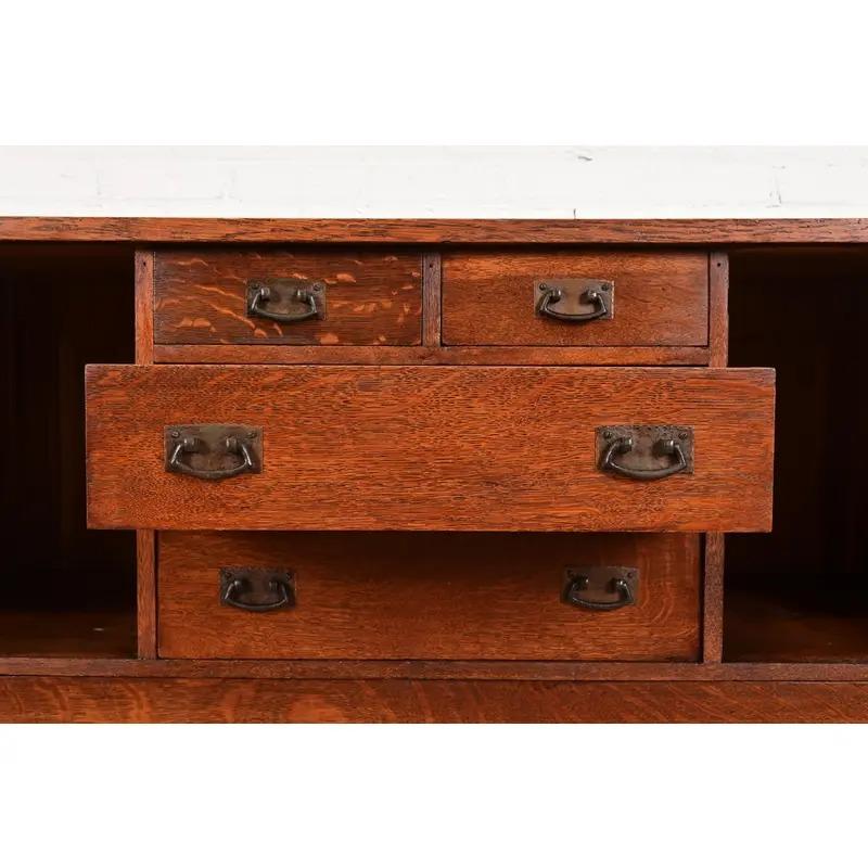 L. & J. G. Stickley Antique Mission Oak Arts & Crafts Sideboard, Circa 1910 en vente 1