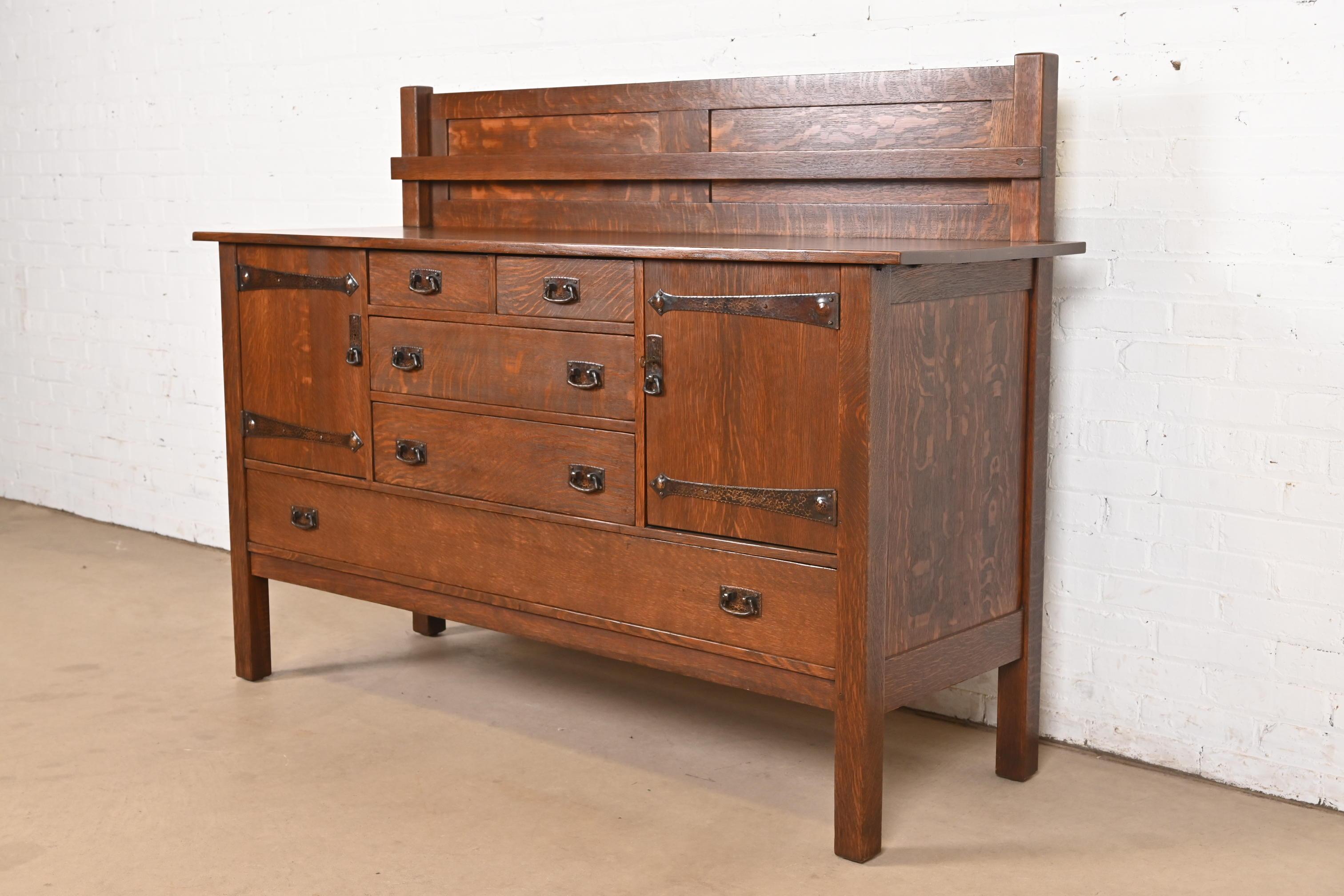 L. & J. G. Stickley Antikes Missions-Sideboard aus Eichenholz im Arts and Crafts-Stil, neu lackiert im Zustand „Gut“ im Angebot in South Bend, IN