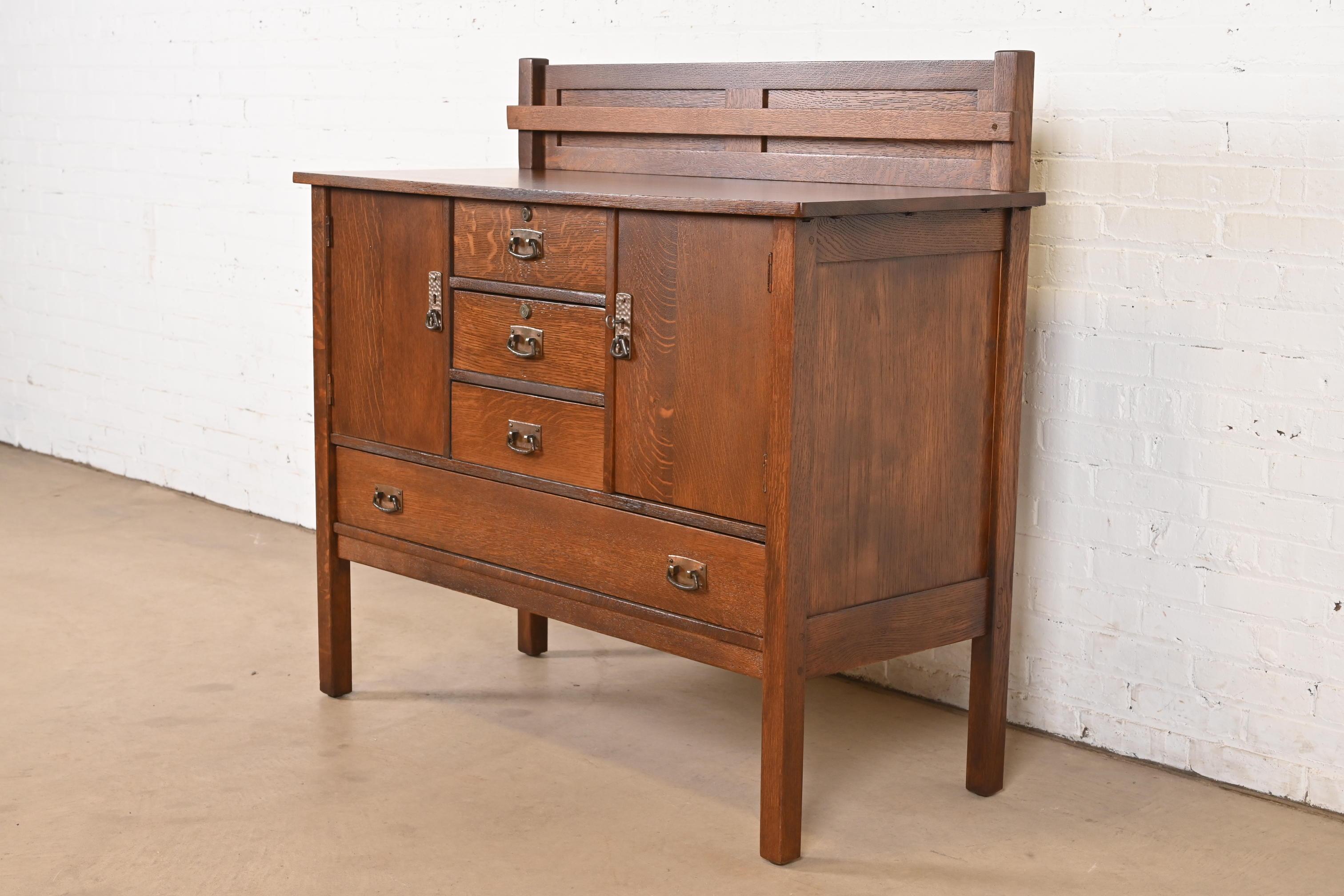 Americano L.L.A. & G.J. Stickley Antica credenza Mission Arts & Crafts in quercia, rifinita in vendita