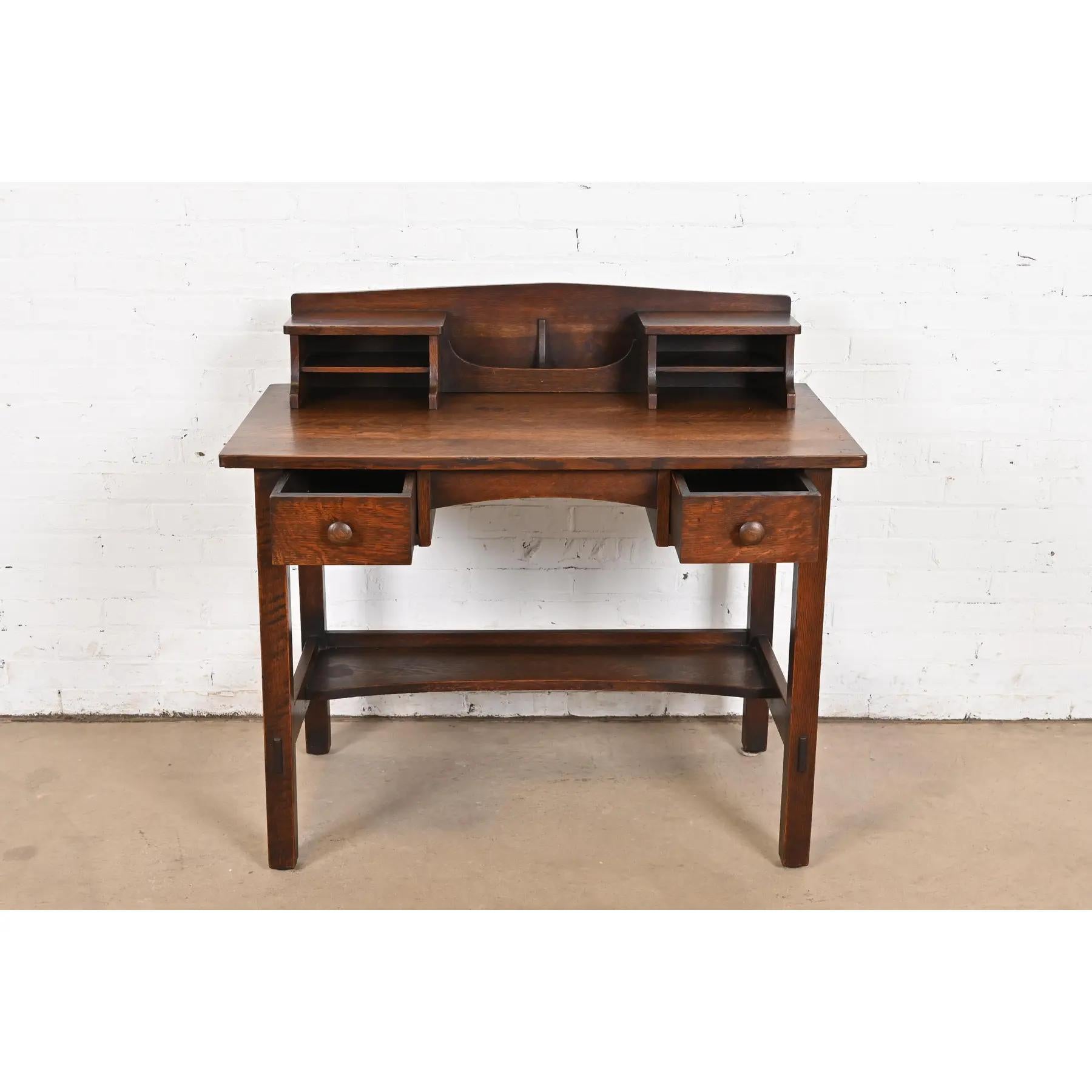Début du 20ème siècle Bureau Mission en chêne Arts & Crafts de L. & J. G. Stickley, vers 1900 en vente