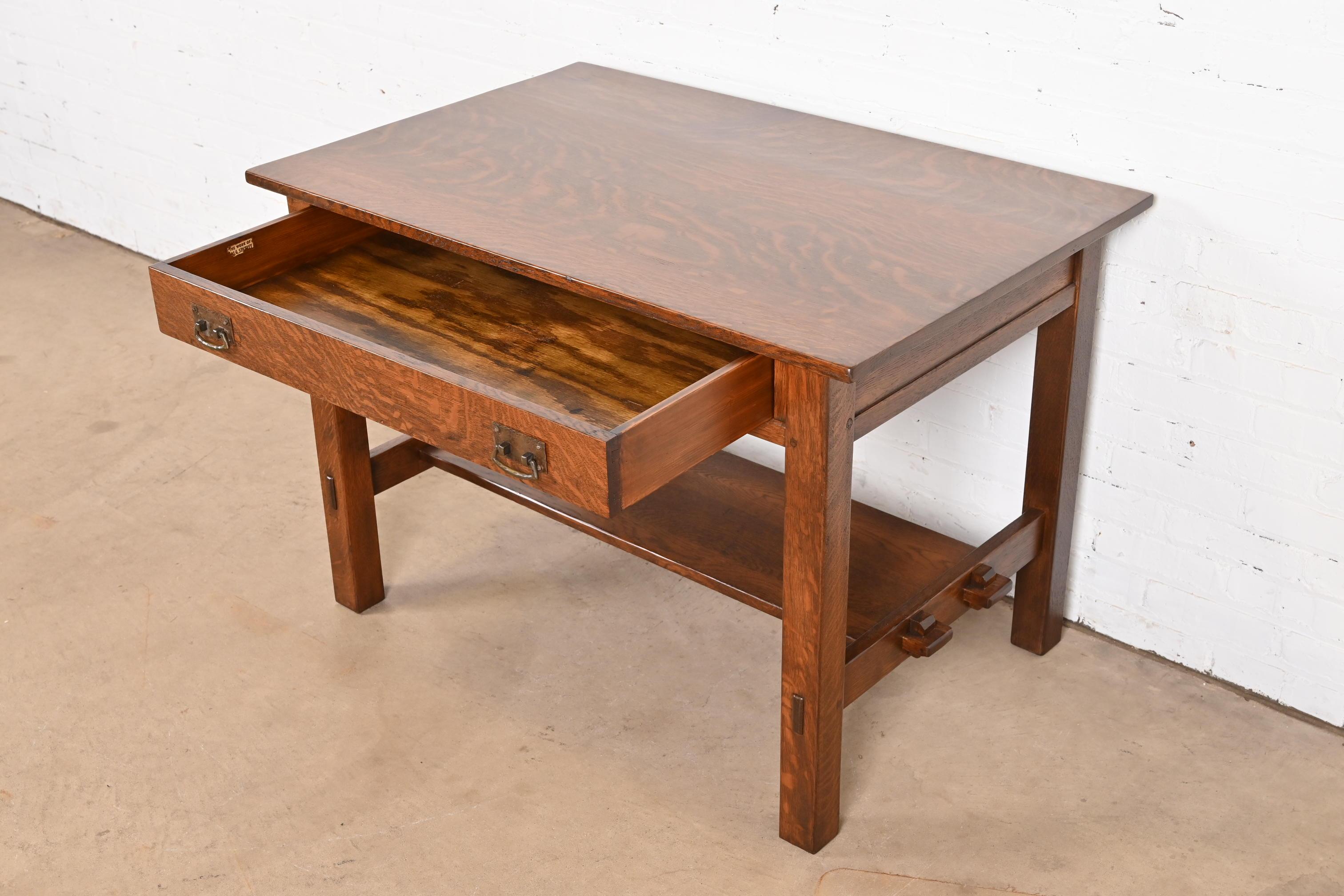 L. & J. G. Stickley Escritorio antiguo Mission Arts & Crafts de roble, repasado en venta 4
