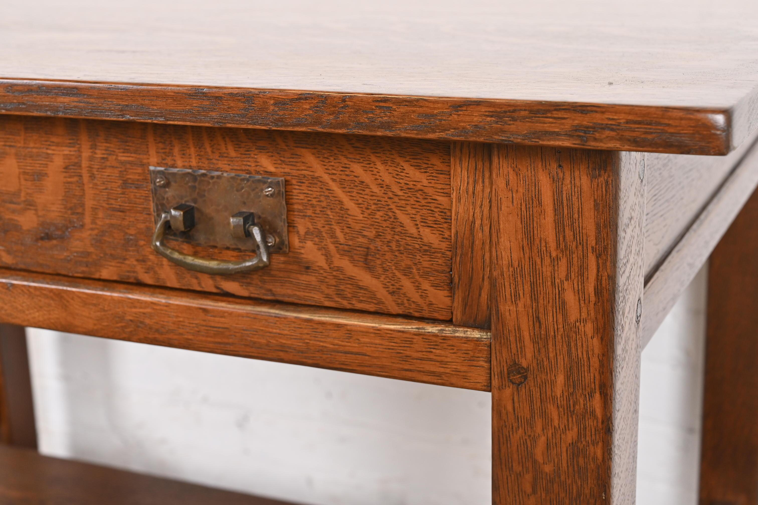L. & J. G. Stickley Escritorio antiguo Mission Arts & Crafts de roble, repasado en venta 6