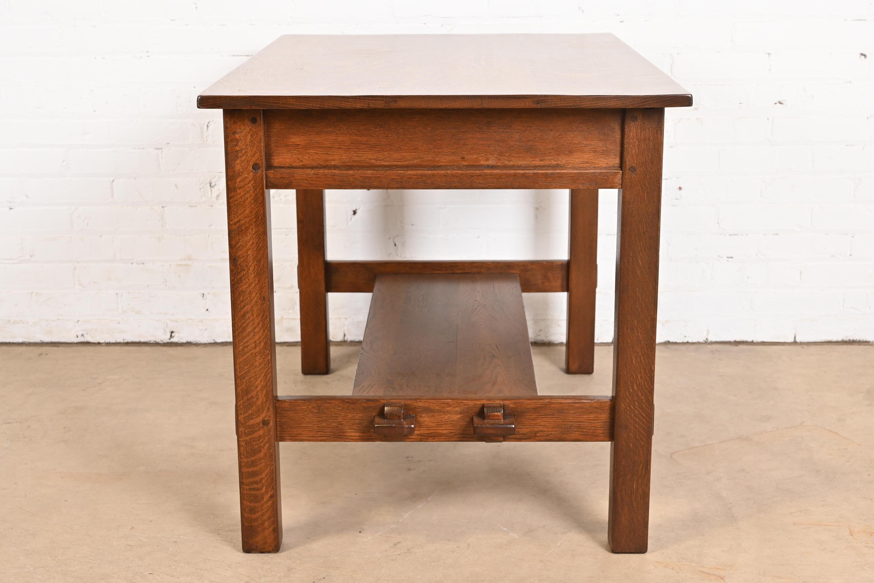 L. & J. G. Stickley Escritorio antiguo Mission Arts & Crafts de roble, repasado en venta 8