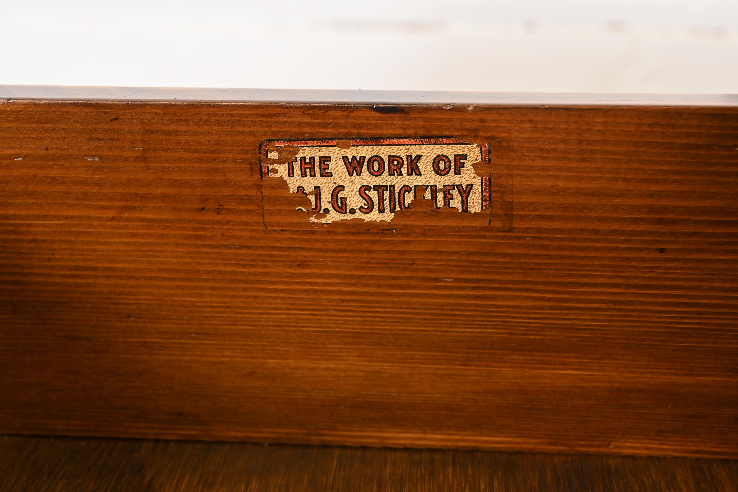 L. & J. G. Stickley Escritorio antiguo Mission Arts & Crafts de roble, repasado en venta 9