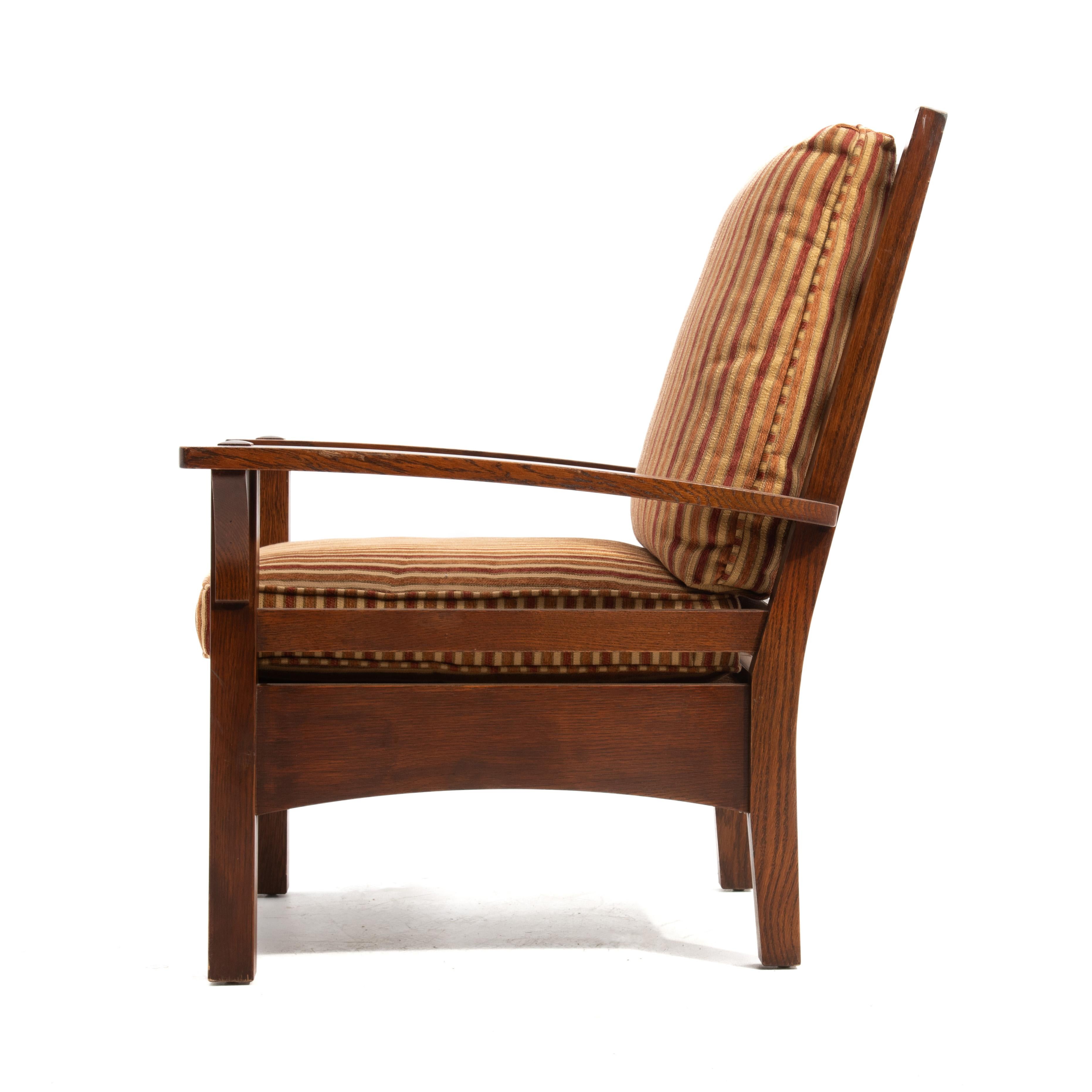 An American Arts & Crafts or Mission Oak fixed back lounge chair made by the L & J G Stickley company in 2014. Original finish, quarter sawn oak, bow arm, arched stretchers, pegged & mortise and tenon joinery with the original fabric.

Exceptionally