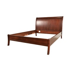 Cama tipo trineo de tamaño queen de madera de cerezo, estilo Imperio francés, de L. & J. G. Stickley