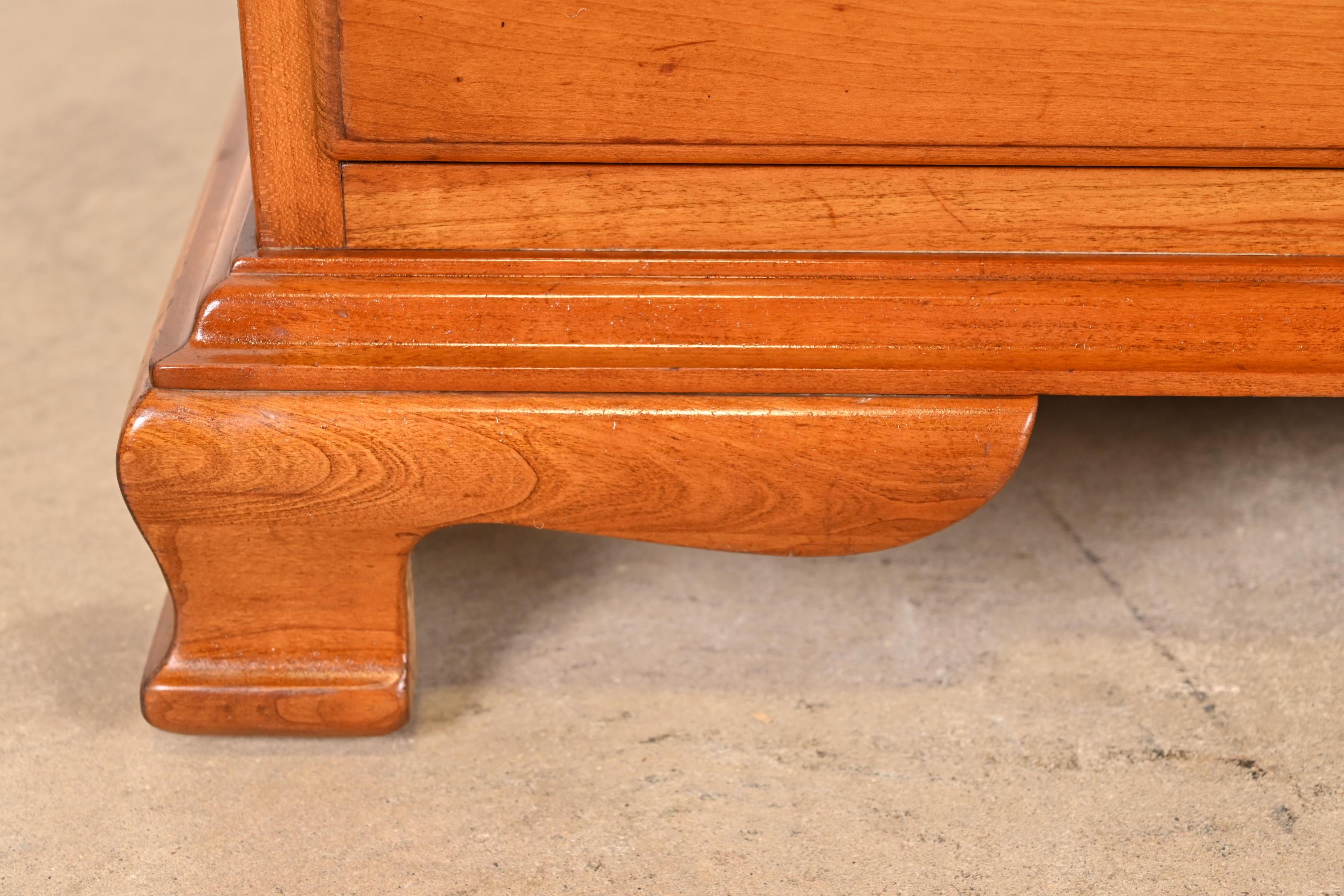 L. & J. G. Stickley Georgian Solid Cherry Wood Eight-Drawer Double Dresser For Sale 4