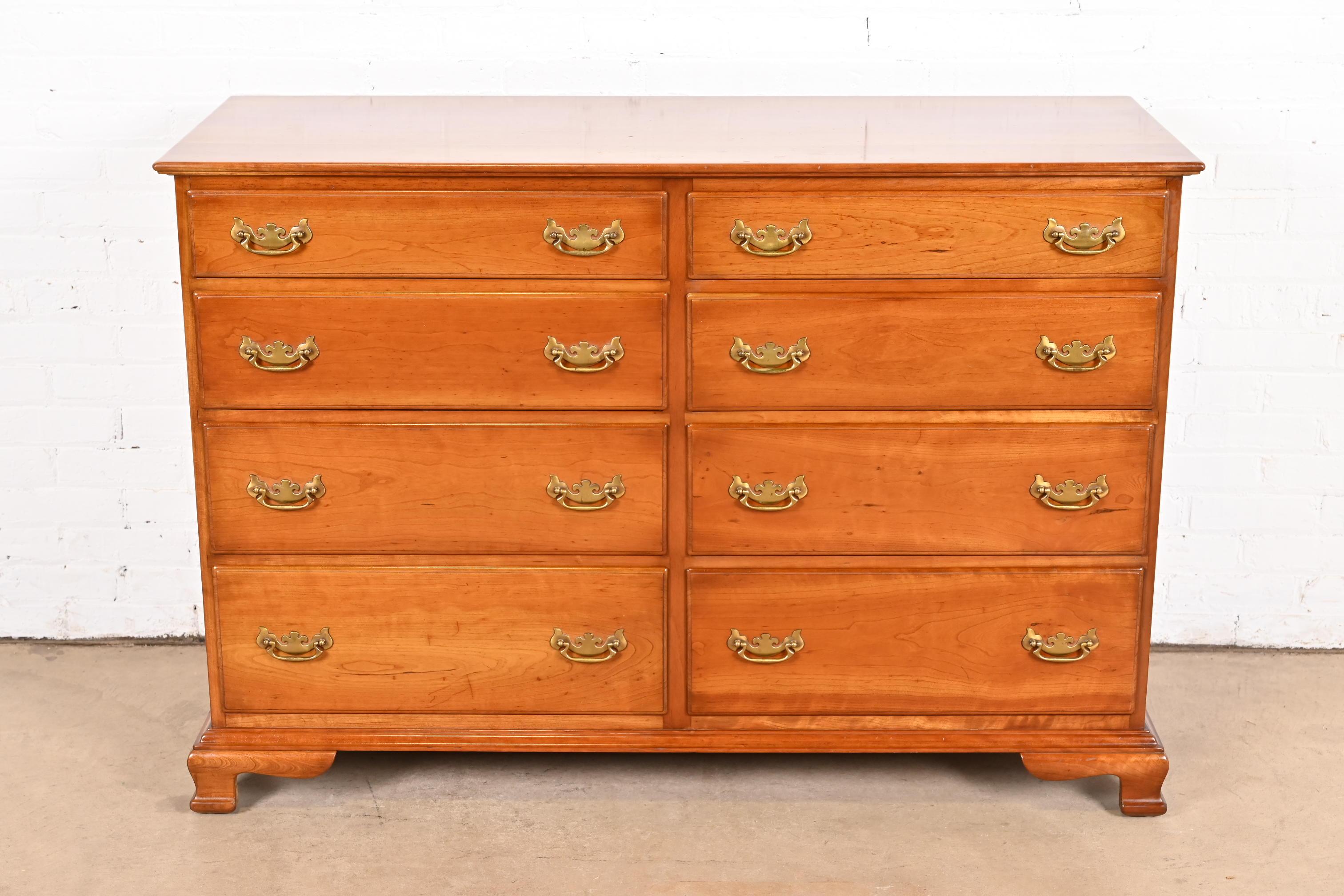 L. & J. G. Stickley Georgian Solid Cherry Wood Eight-Drawer Double Dresser In Good Condition For Sale In South Bend, IN