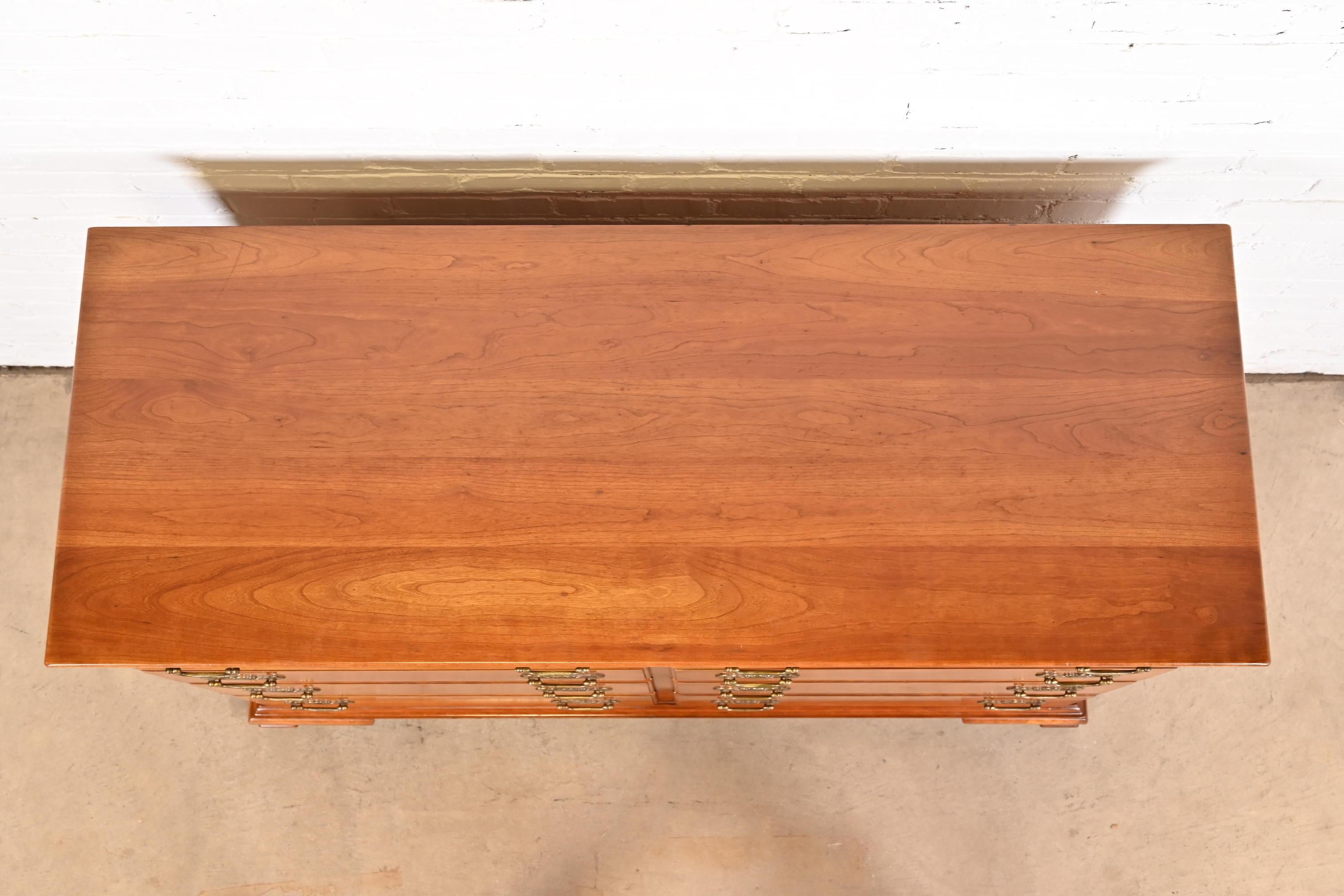 L. & J. G. Stickley Georgian Solid Cherry Wood Eight-Drawer Double Dresser For Sale 3