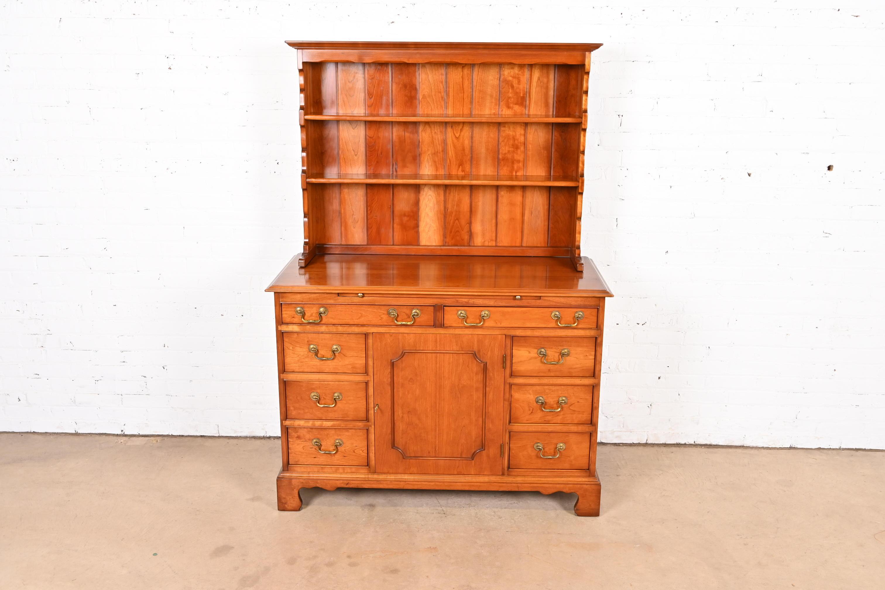 A gorgeous Georgian, American Chippendale, or Colonial style sideboard, buffet server, or bar cabinet with hutch top

By L. & J.G. Stickley

USA, 1955

Solid cherry wood, with original brass hardware. Cabinet locks, key is included.

Measures: 48