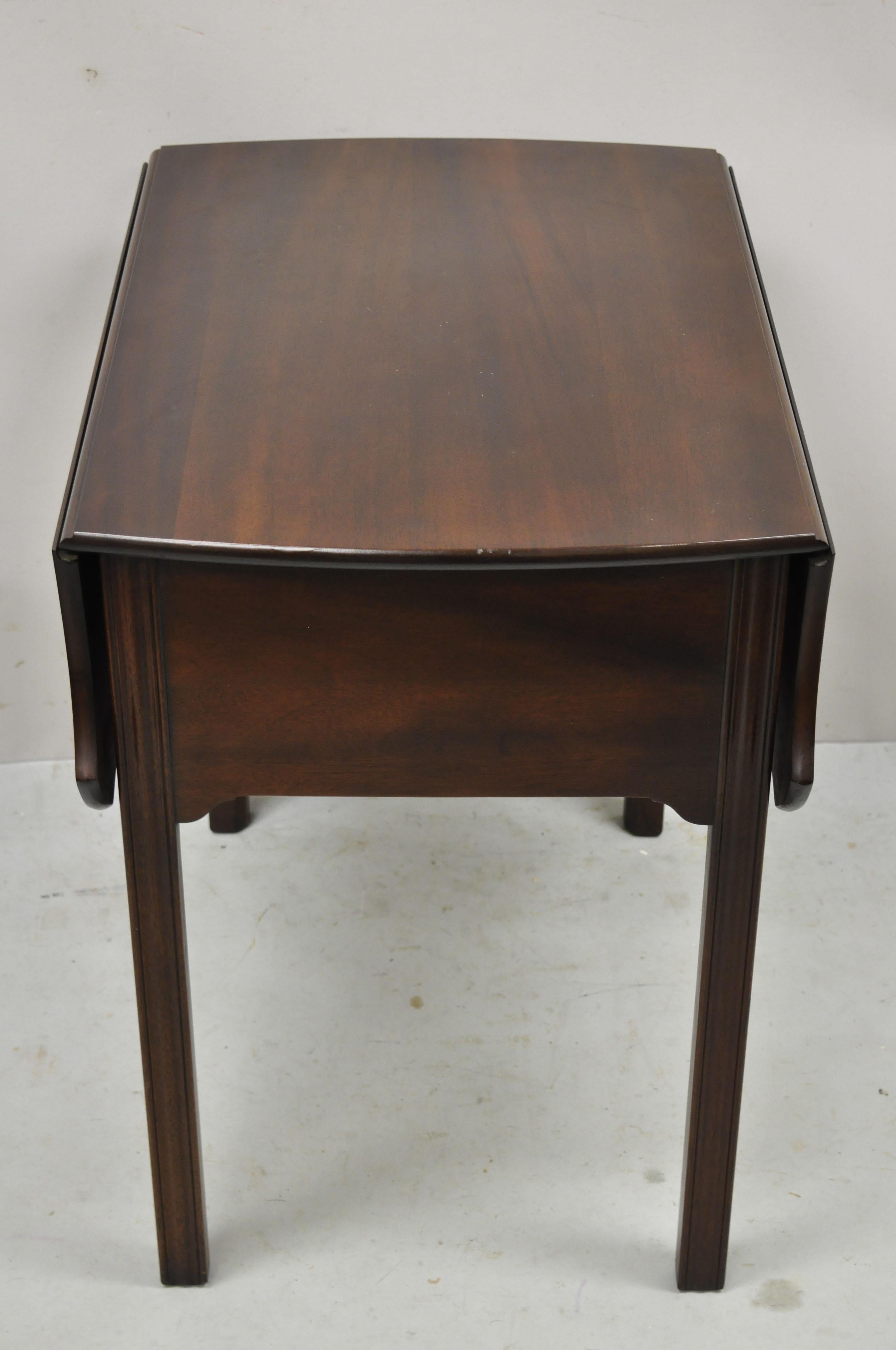 L & J G Stickley Georgian Solid Mahogany Drop Leaf Pembroke Lamp Side Table For Sale 7