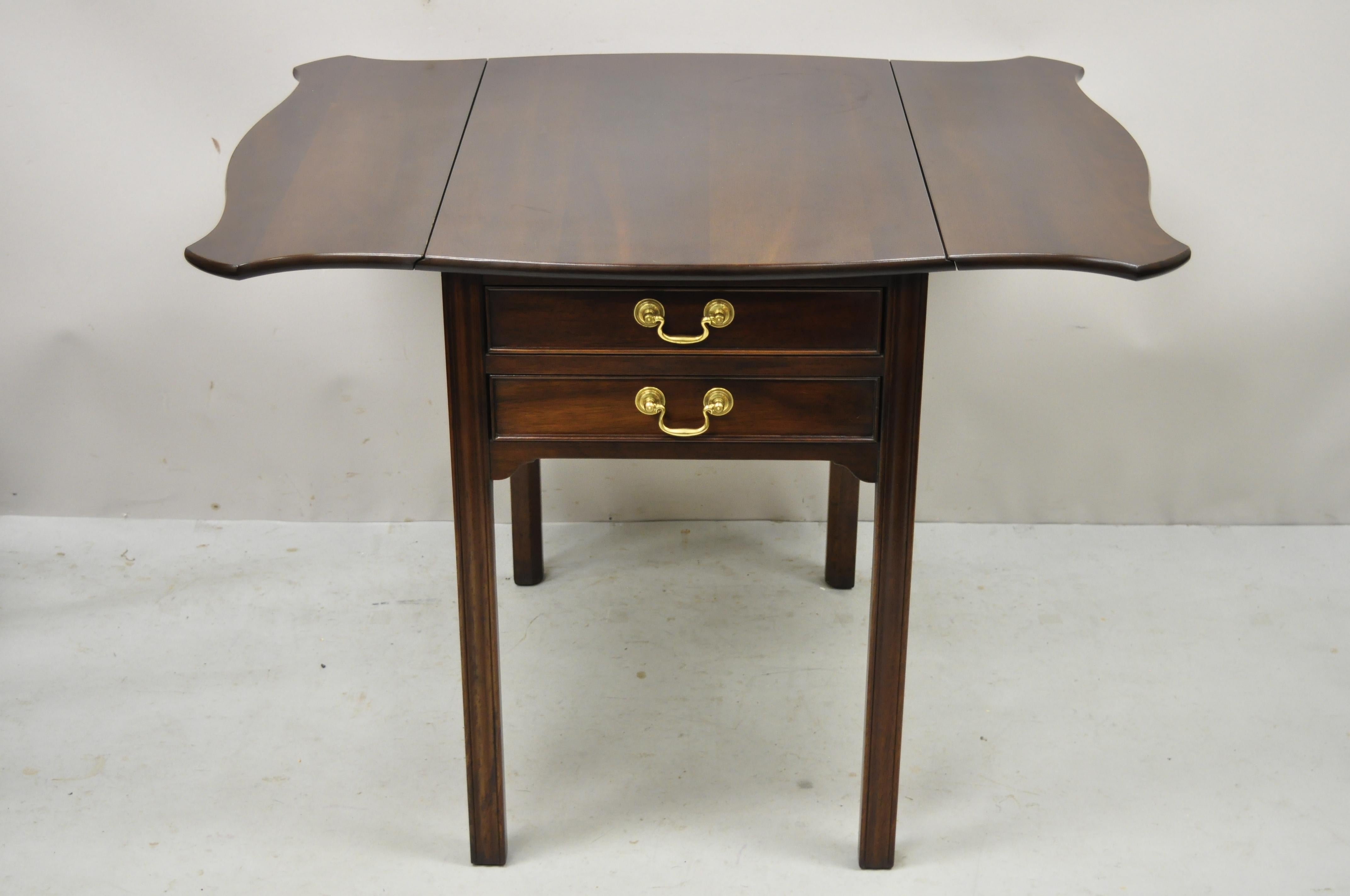 20th Century L & J G Stickley Georgian Solid Mahogany Drop Leaf Pembroke Lamp Side Table For Sale