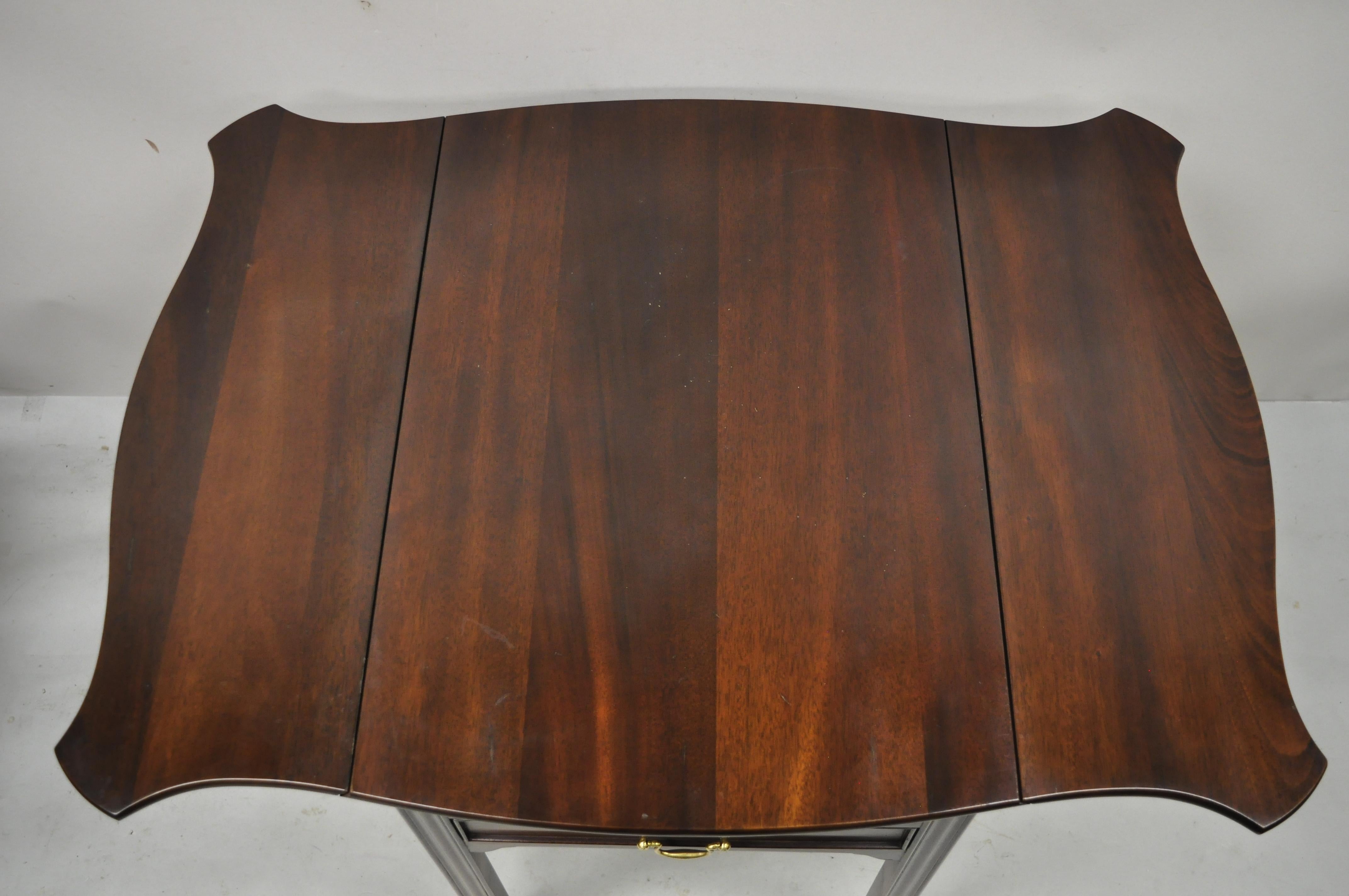 L & J G Stickley Georgian Solid Mahogany Drop Leaf Pembroke Lamp Side Table For Sale 1
