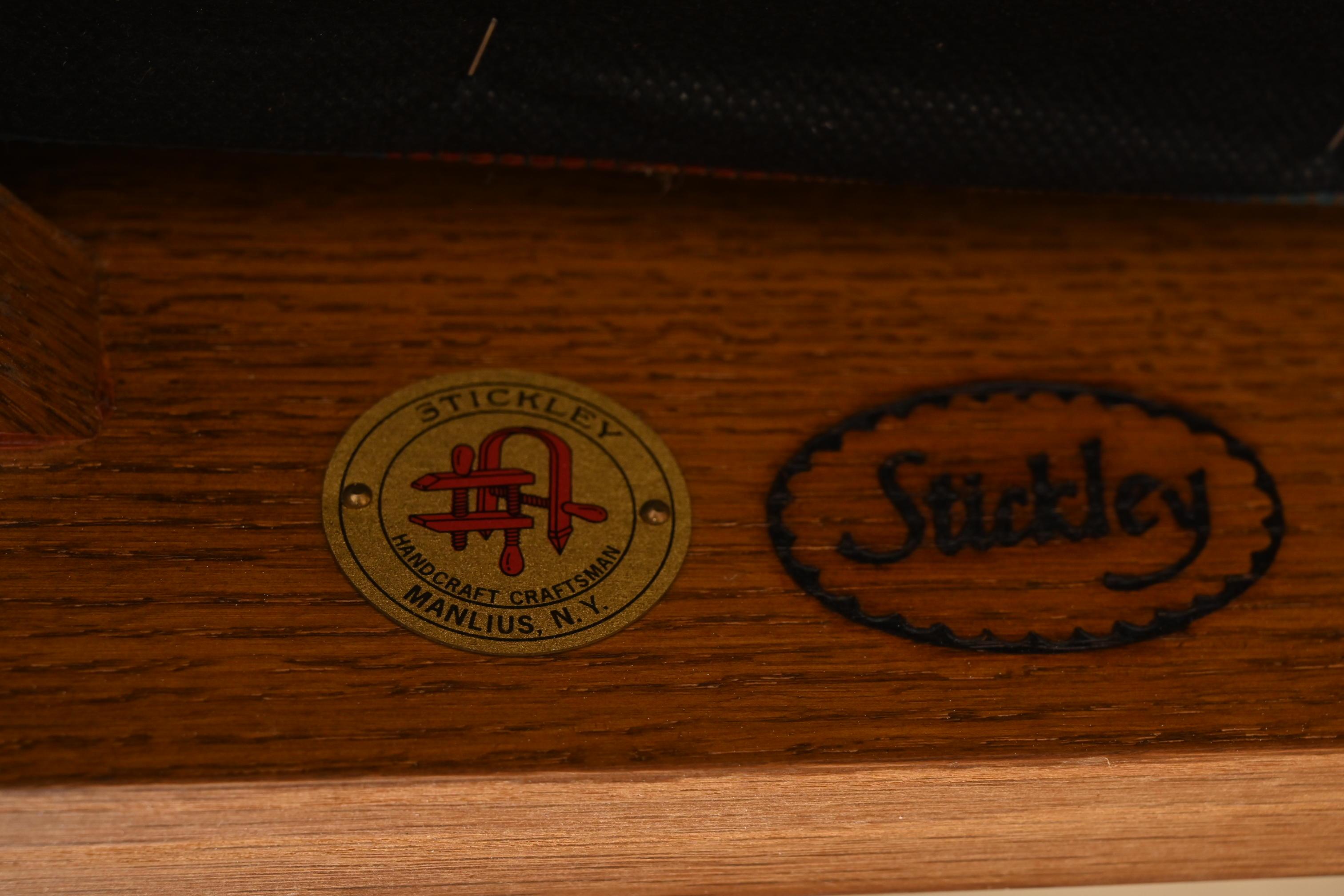 L. & J. G. Stickley Mission Oak Arts & Crafts Schaukelstuhl im Angebot 5
