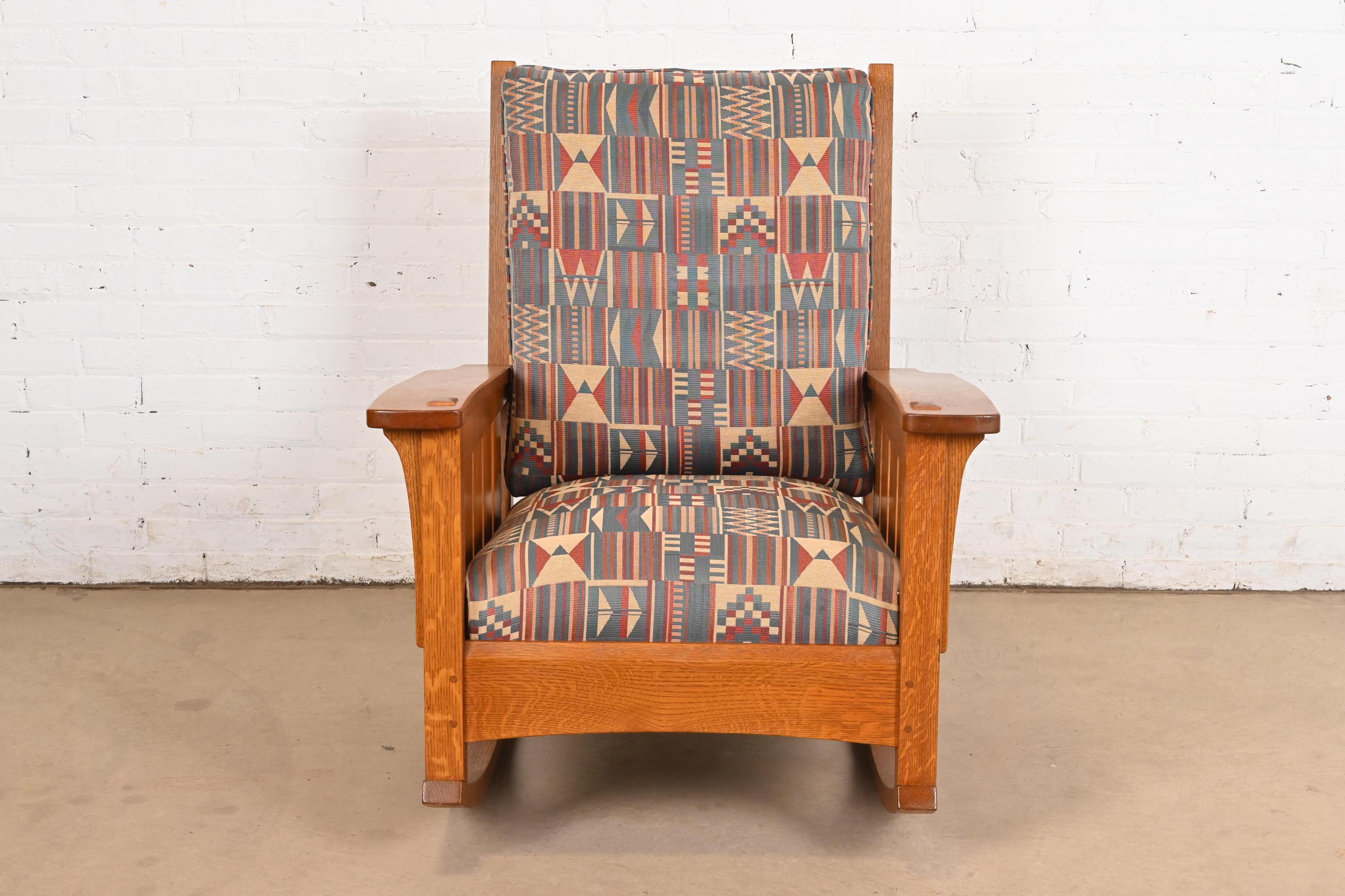 L. & J. G. Stickley Mission Oak Arts & Crafts Schaukelstuhl (Arts and Crafts) im Angebot
