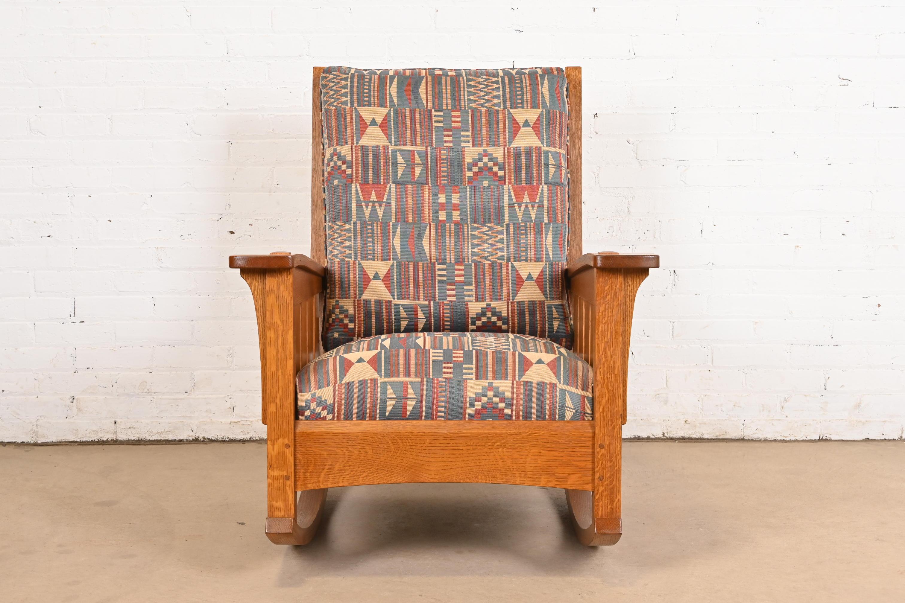 L. & J. G. Stickley Mission Oak Arts & Crafts Schaukelstuhl (amerikanisch) im Angebot