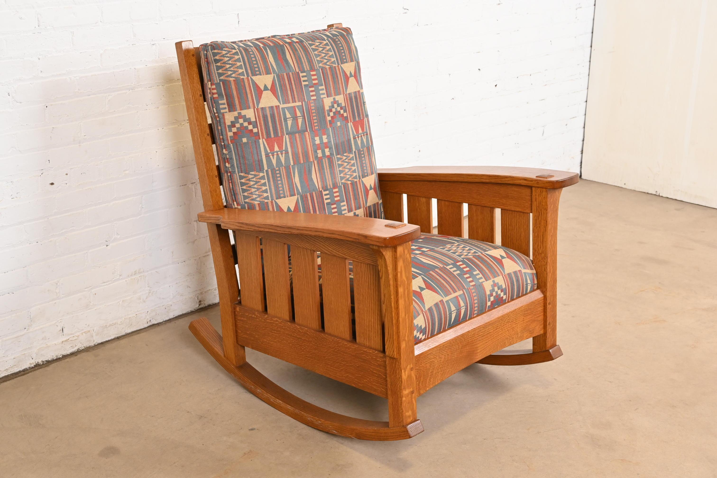 L. & J. G. Stickley Mission Oak Arts & Crafts Schaukelstuhl im Zustand „Gut“ im Angebot in South Bend, IN