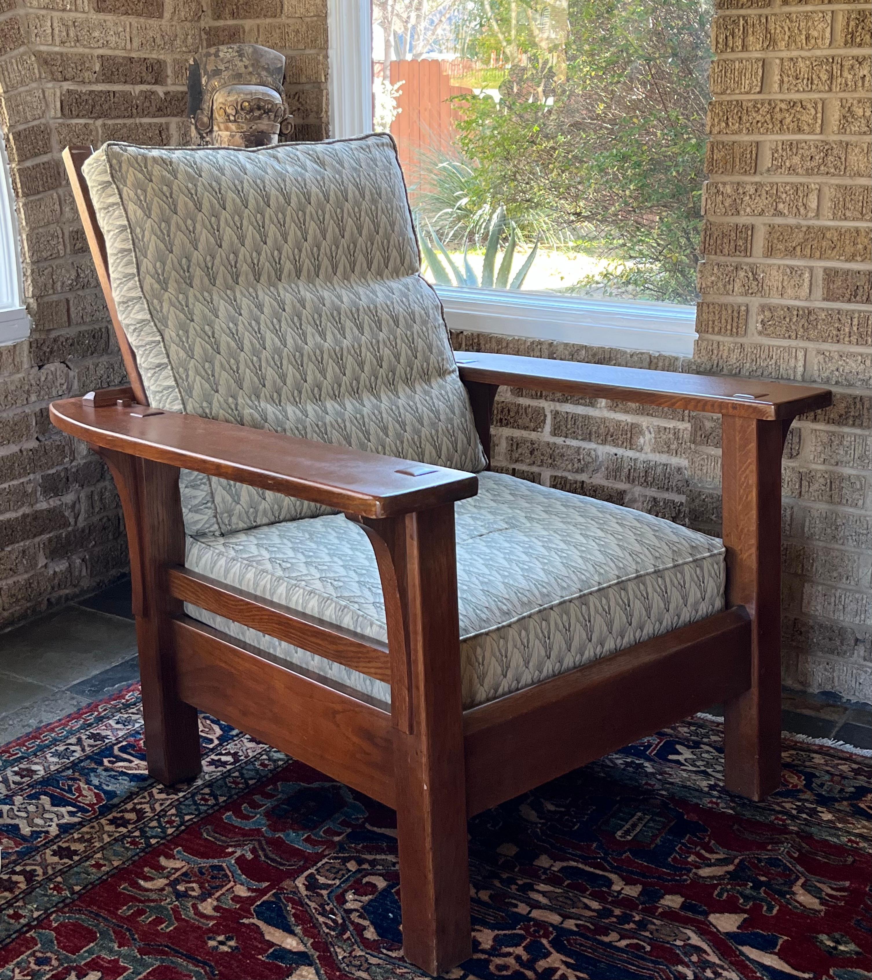 L & J G Stickley Morris Chair In Good Condition For Sale In Dallas, TX