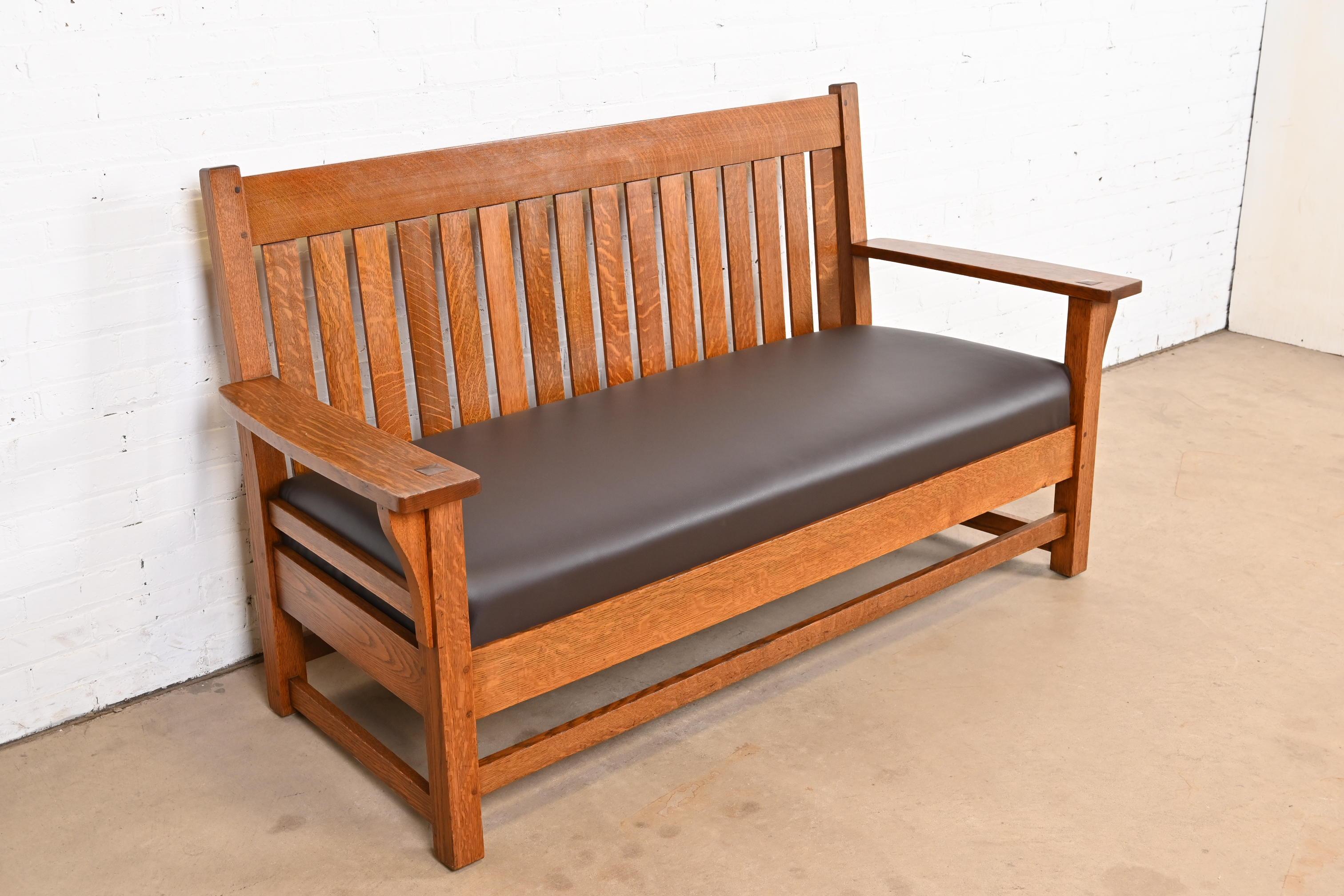 L. & J.G. Stickley Antikes Missions-Sessel aus Eichenholz im Arts and Crafts-Stil, offener Arm, um 1900 (20. Jahrhundert) im Angebot