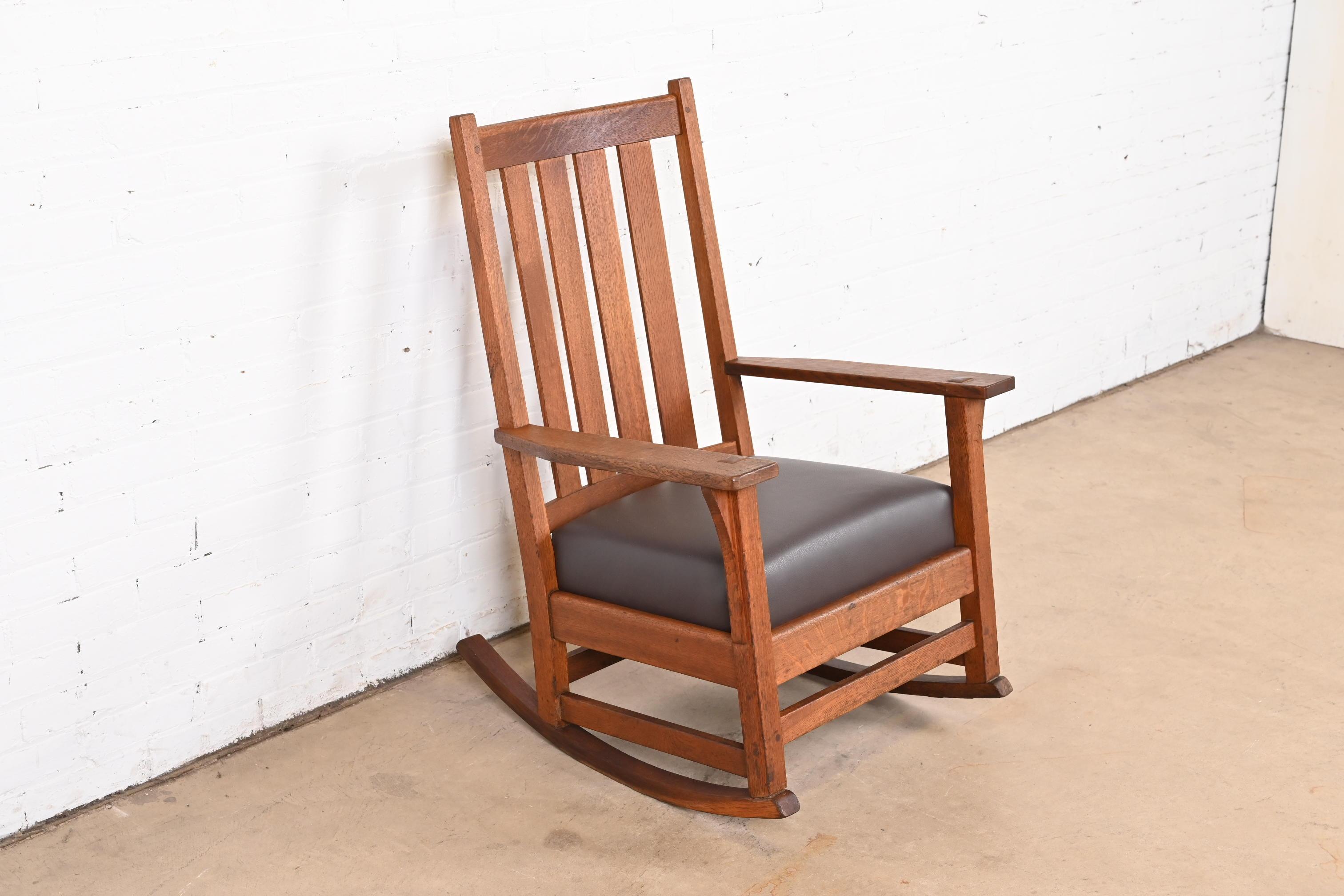 L. & J.G. Stickley Antique Mission Oak Arts & Crafts Rocking Chair, Circa 1900 In Good Condition For Sale In South Bend, IN