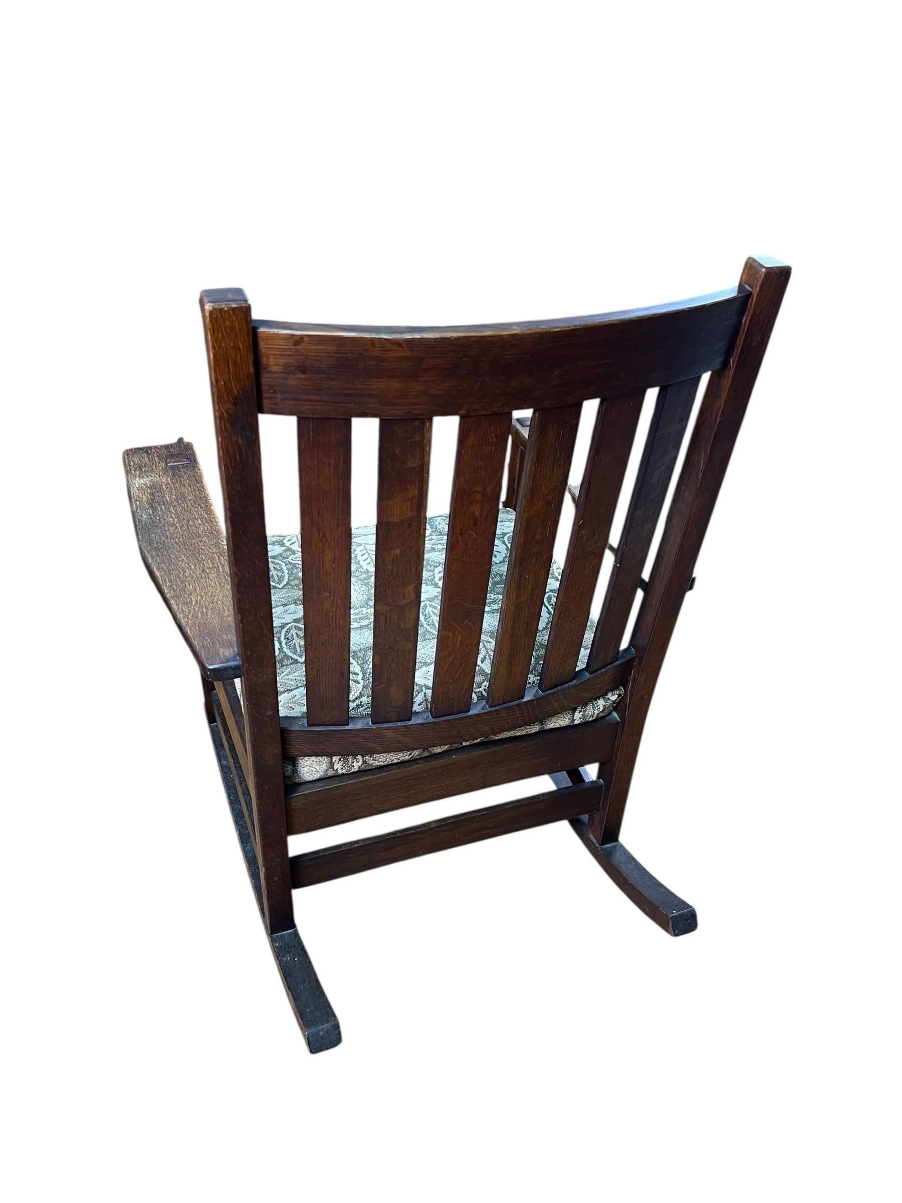 L. & J.G. Stickley Antike Mission Oak Rocker (amerikanisch) im Angebot
