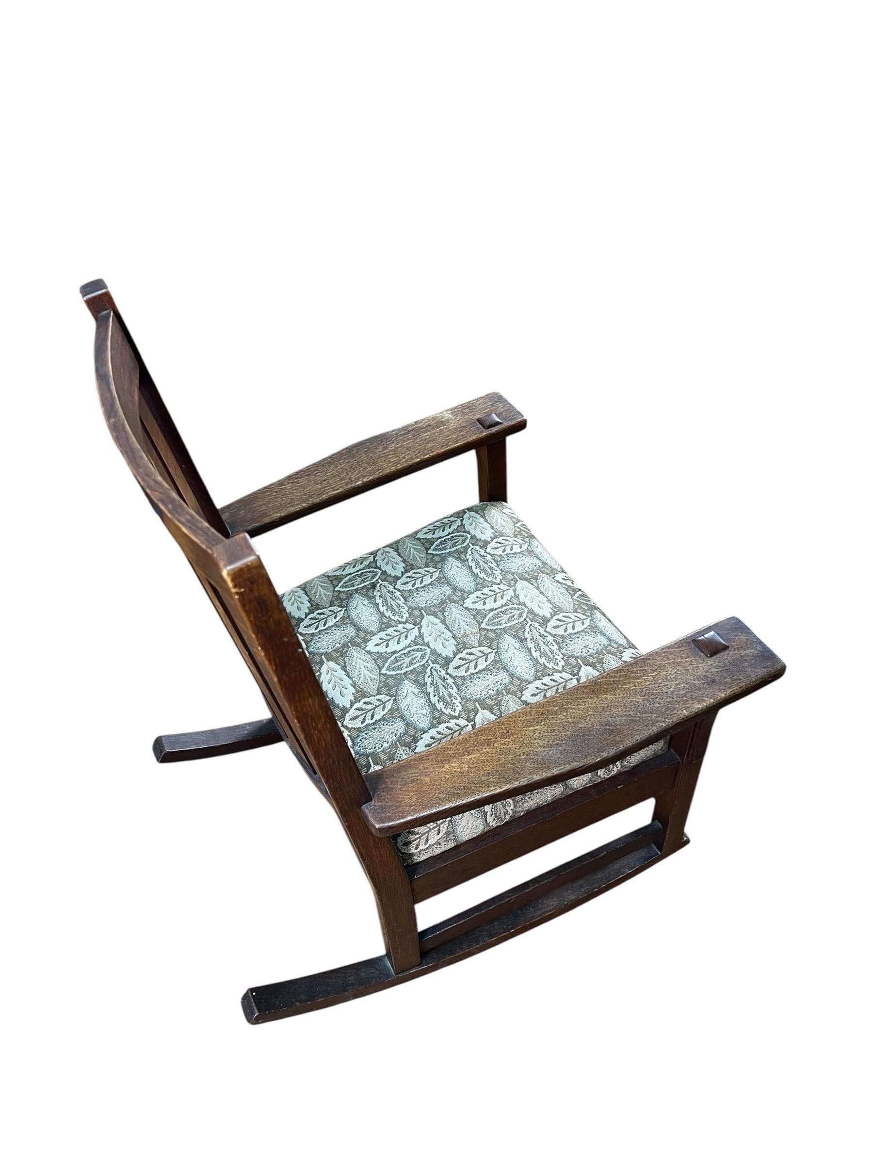 L. & J.G. Stickley Antike Mission Oak Rocker im Zustand „Gut“ im Angebot in Esperance, NY