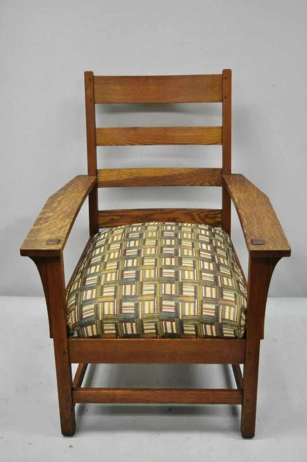 L & JG Stickley Mission Oak Arts & Crafts Lounge Arm Chair Spring Seat Cushion In Good Condition For Sale In Philadelphia, PA