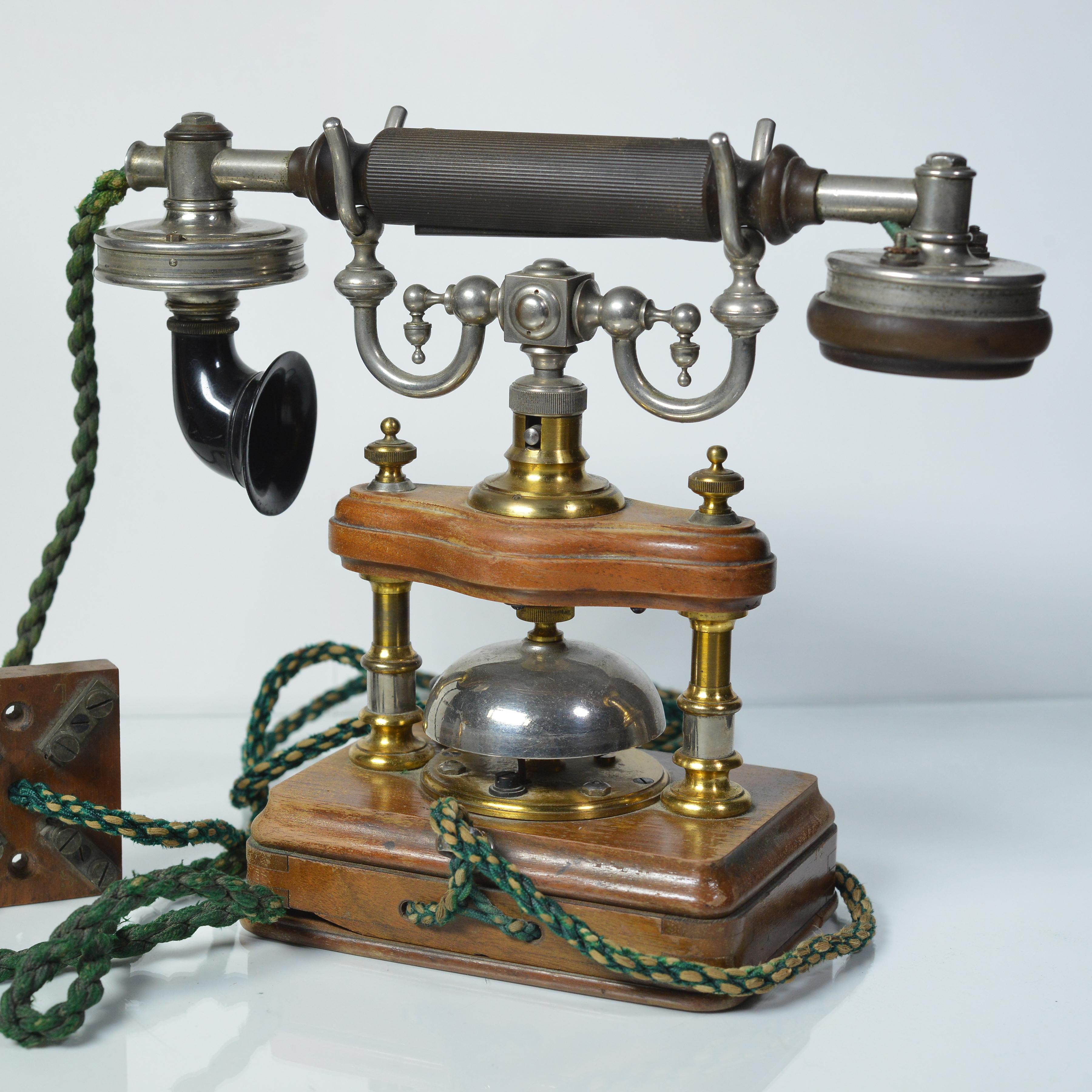 L. M. Ericsson BC 2000 Telefon, hergestellt im Jahr 1900, entworfen als Old Times Book Press, Old Times (Handgefertigt) im Angebot