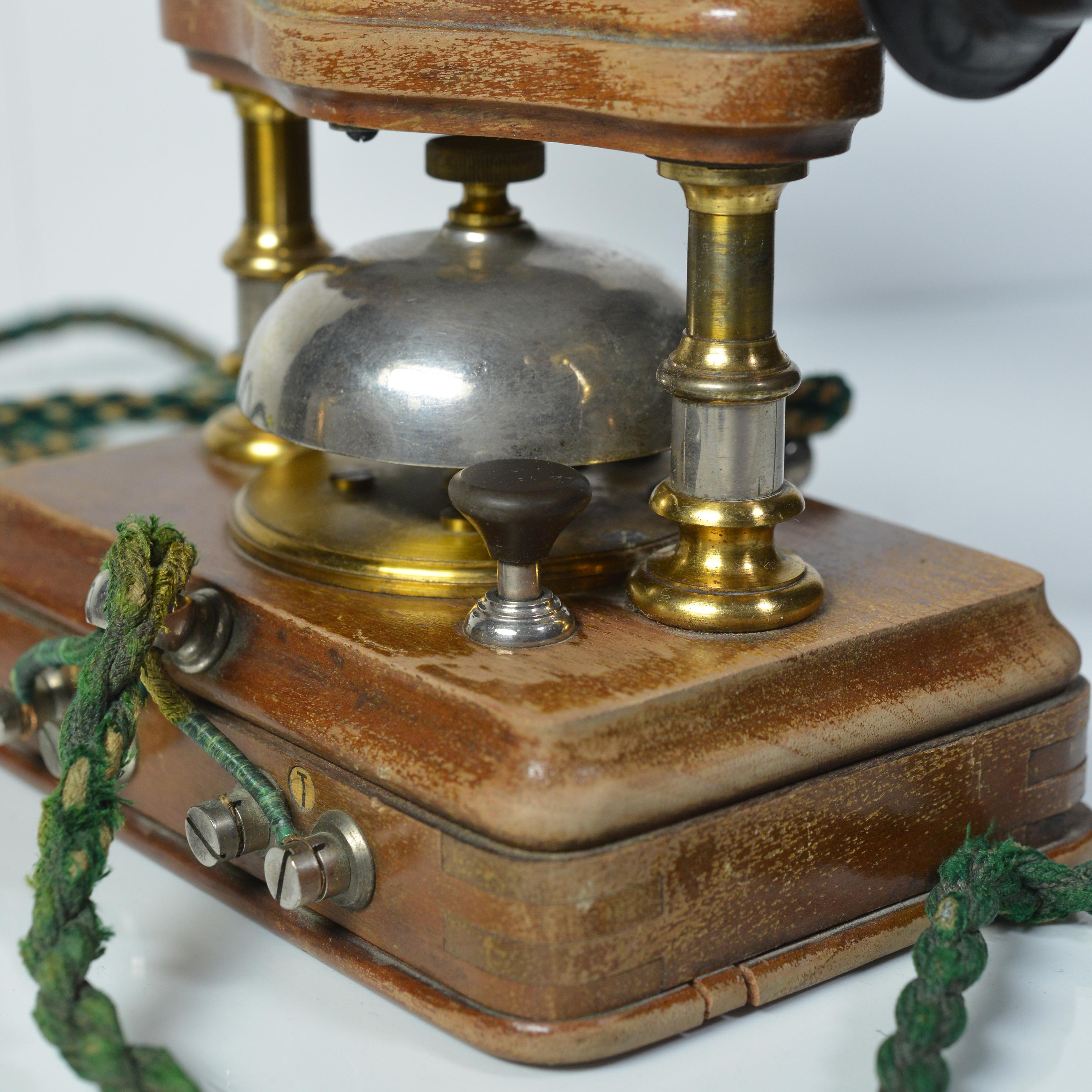 L. M. Ericsson BC 2000 Telefon, hergestellt im Jahr 1900, entworfen als Old Times Book Press, Old Times (Spätes 19. Jahrhundert) im Angebot
