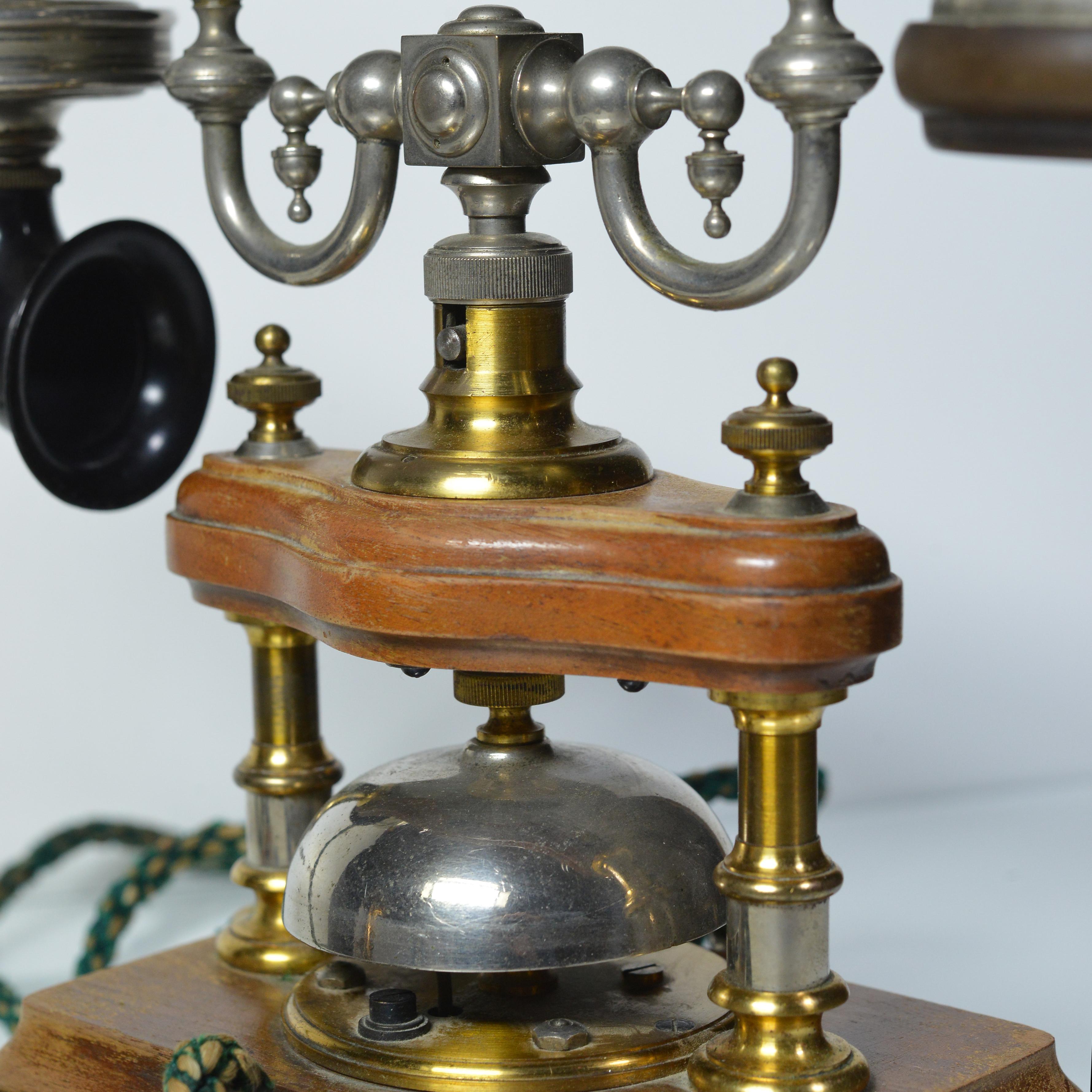 L. M. Ericsson BC 2000 Telefon, hergestellt im Jahr 1900, entworfen als Old Times Book Press, Old Times im Zustand „Gut“ im Angebot in Sweden, SE