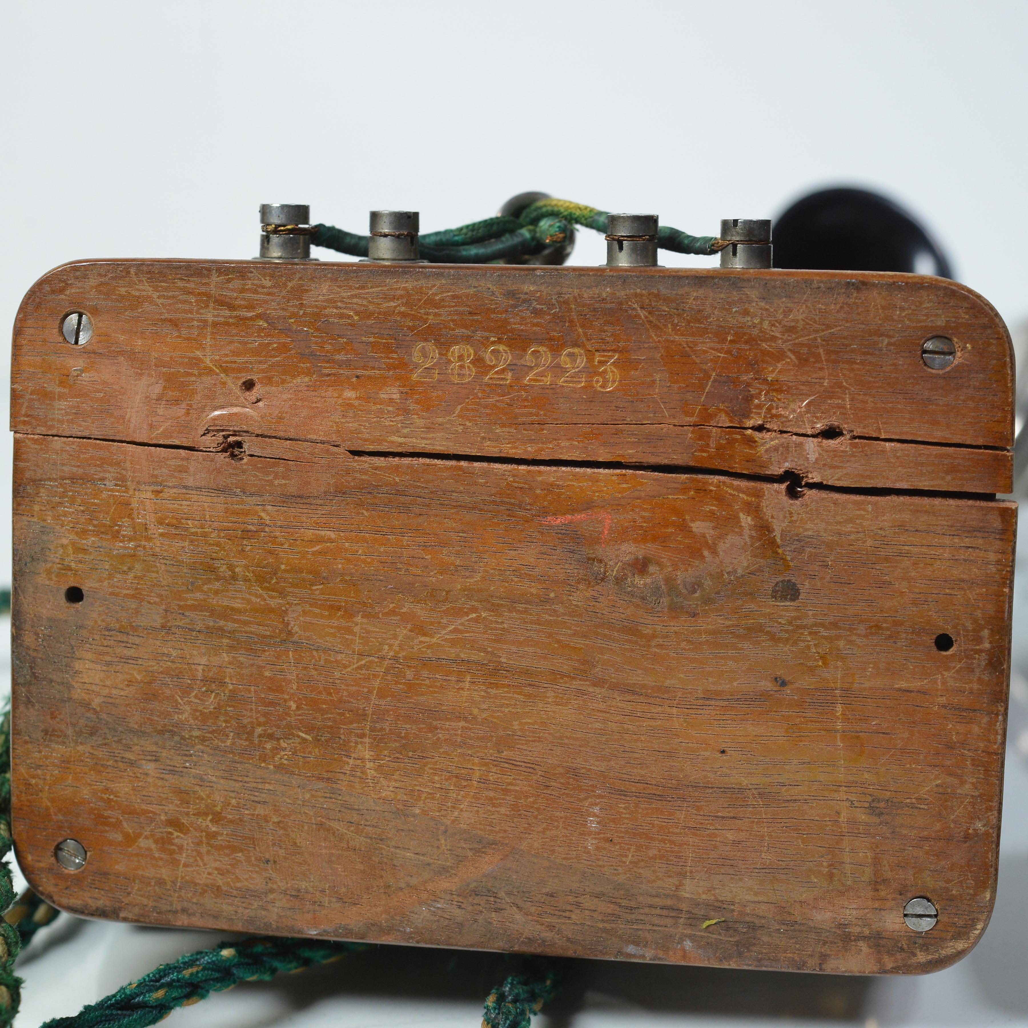 L. M. Ericsson BC 2000 Telefon, hergestellt im Jahr 1900, entworfen als Old Times Book Press, Old Times (Metall) im Angebot